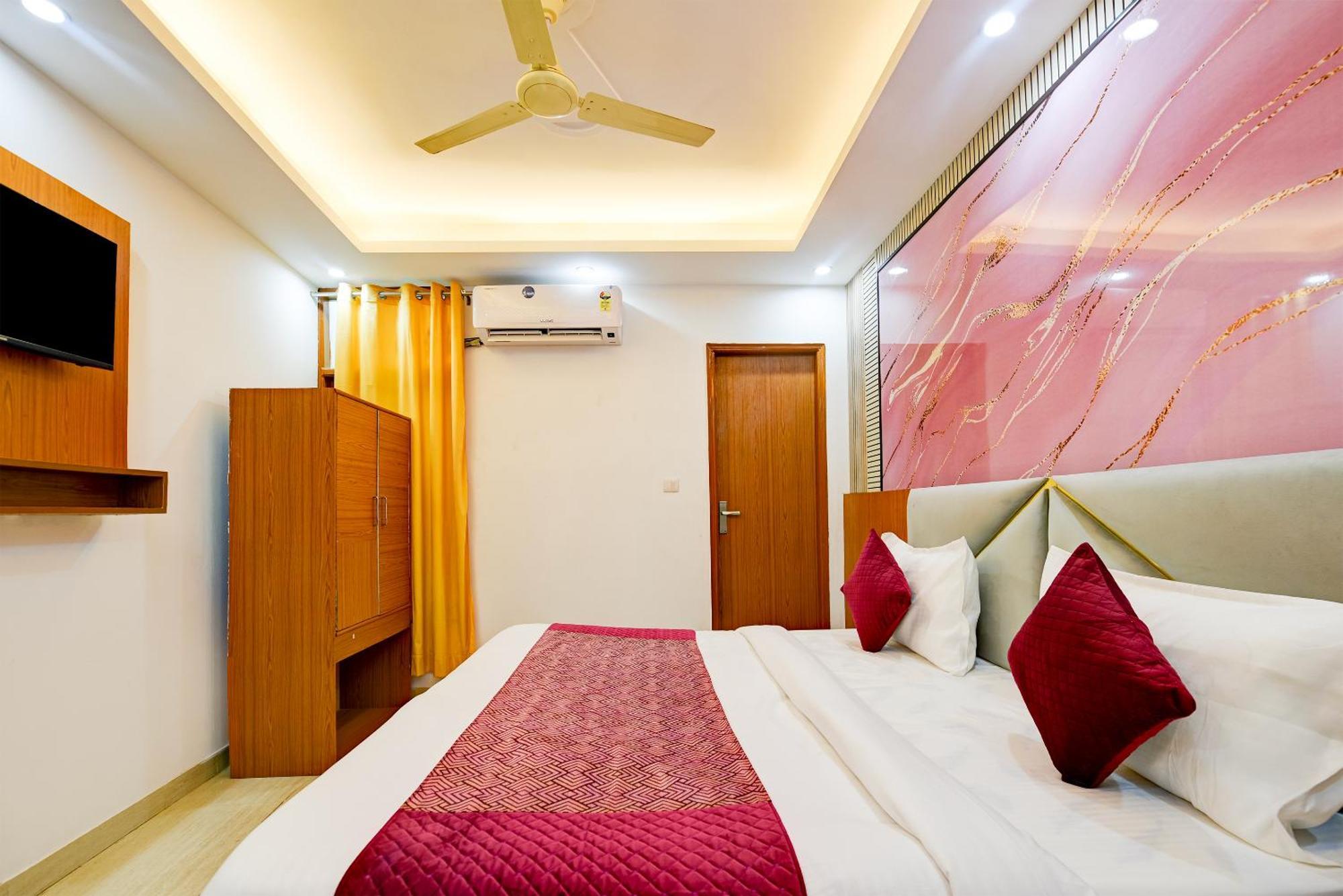 Galaxy Near Delhi Airport 3* New Delhi