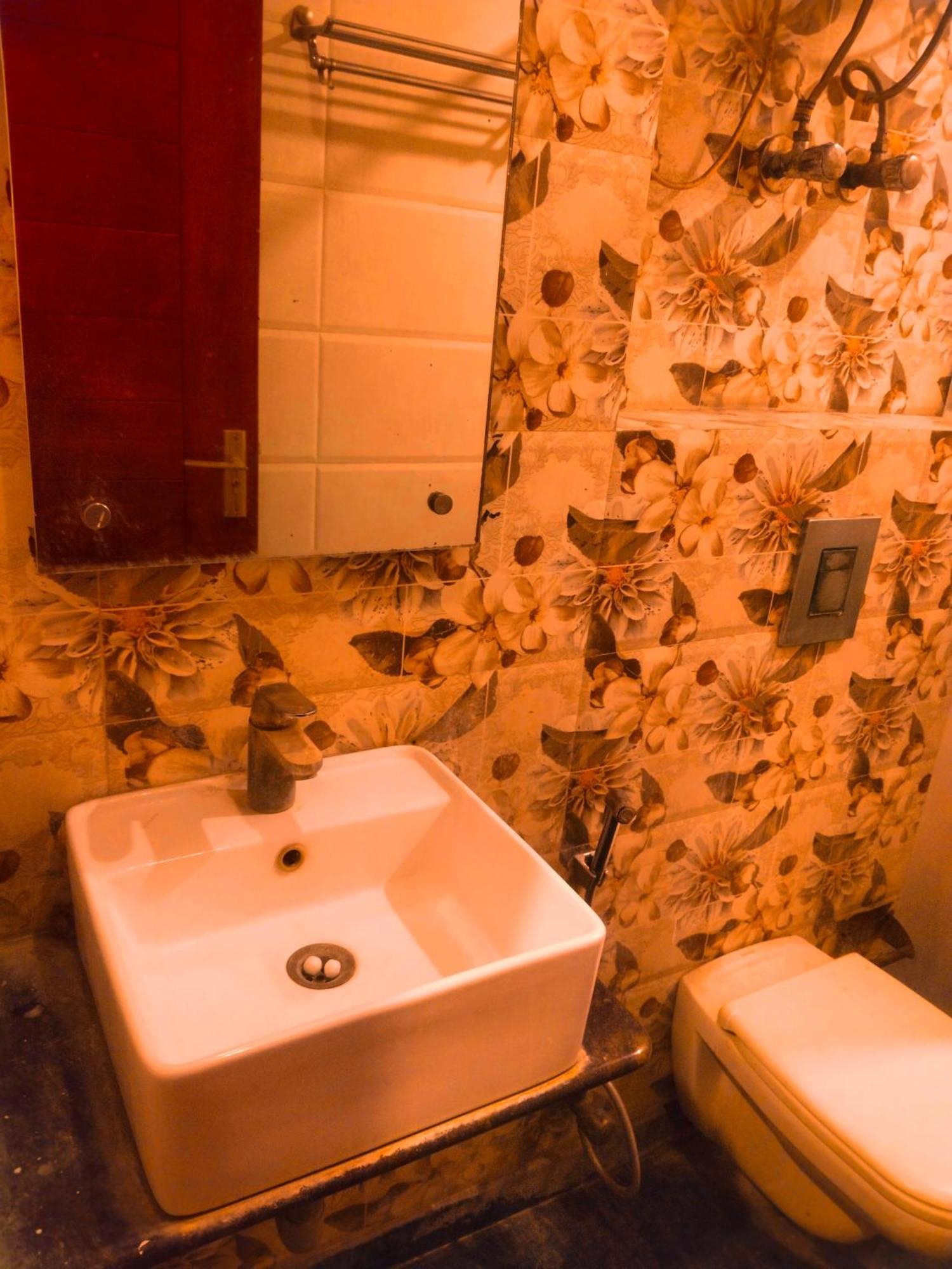 Guest house Aerocity Golden New Delhi