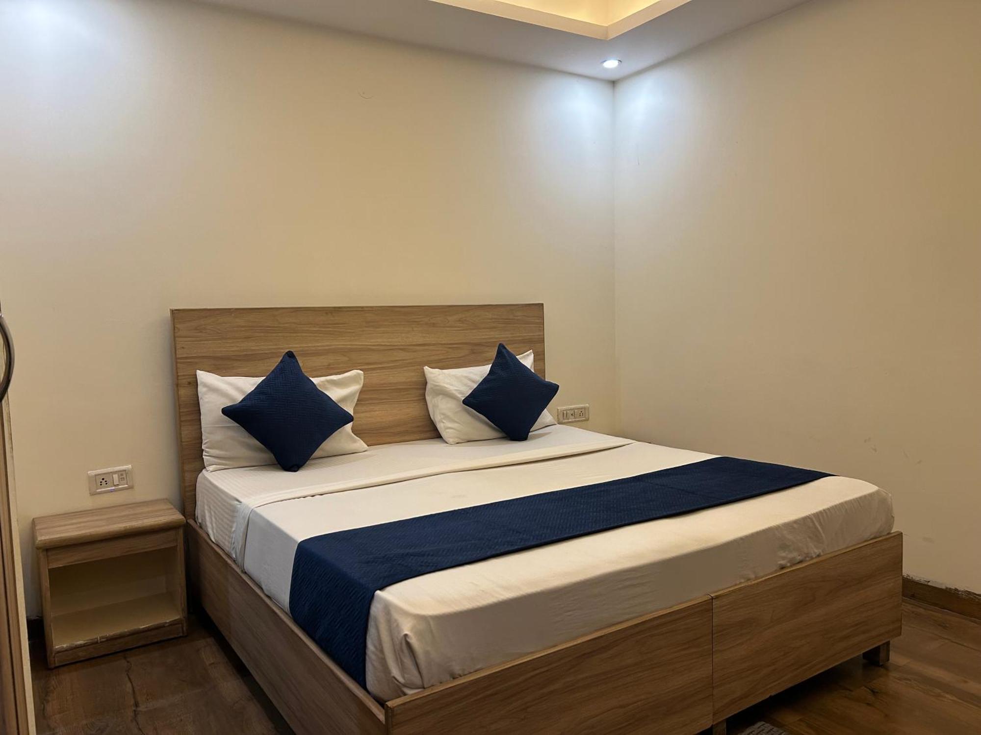 Aerocity Golden Guest house New Delhi