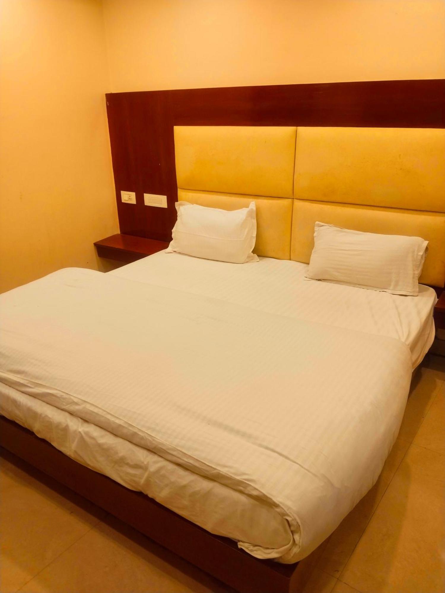 Aerocity Golden Guest house