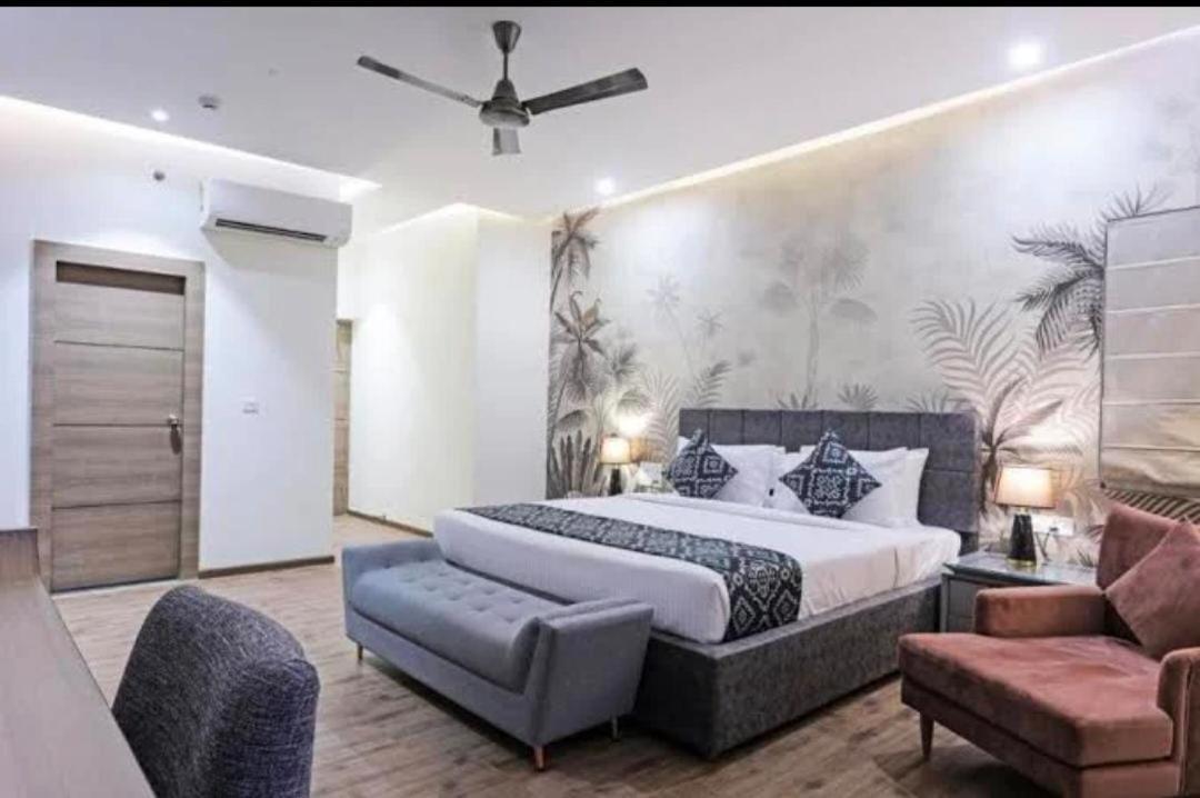 Hotel Kelvish Near Delhi Airport 4*