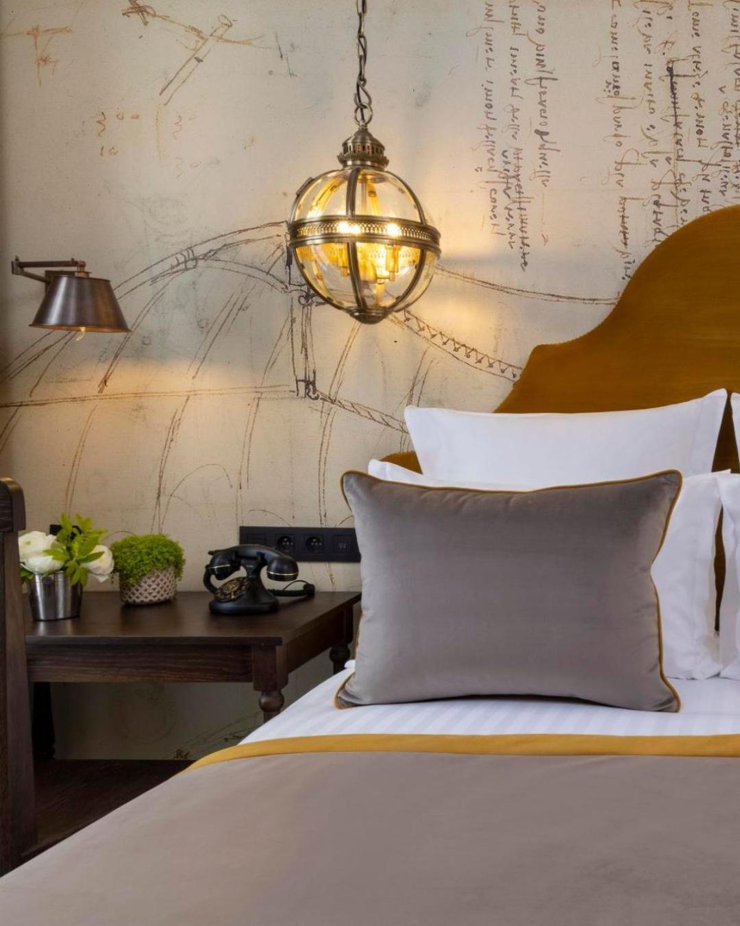 Hotel Heavenwood Near Delhi Airport 4*