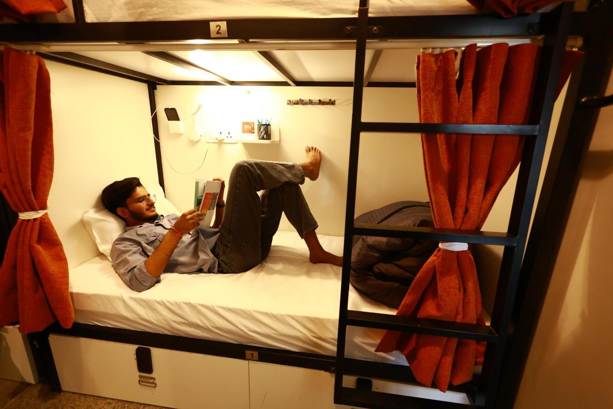 Hostel The Metrostay At Railway Station