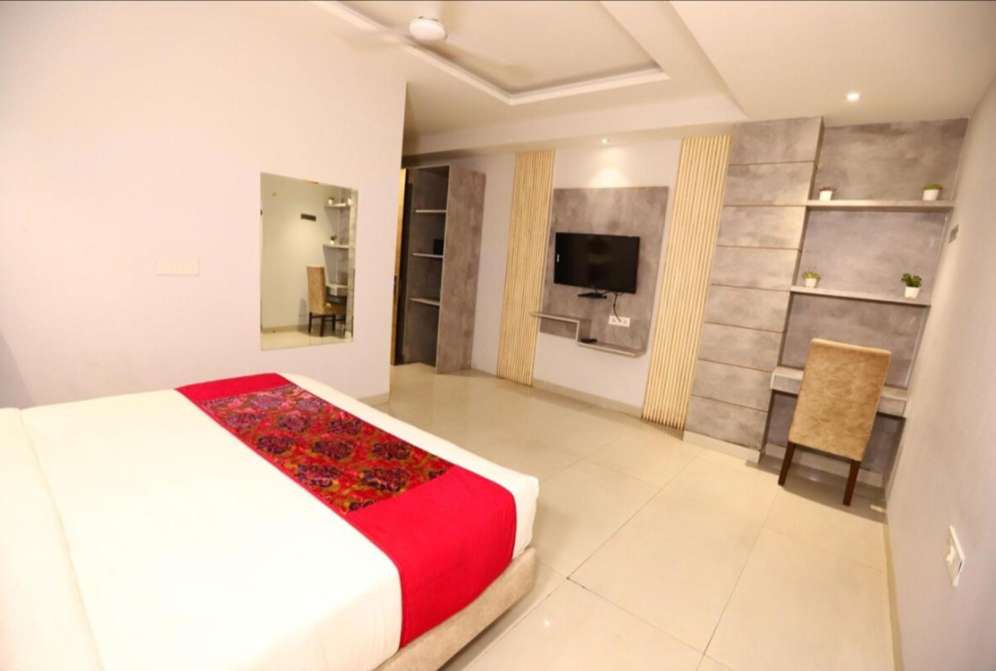 Hotel Stanley-Near Delhi Airport 4*