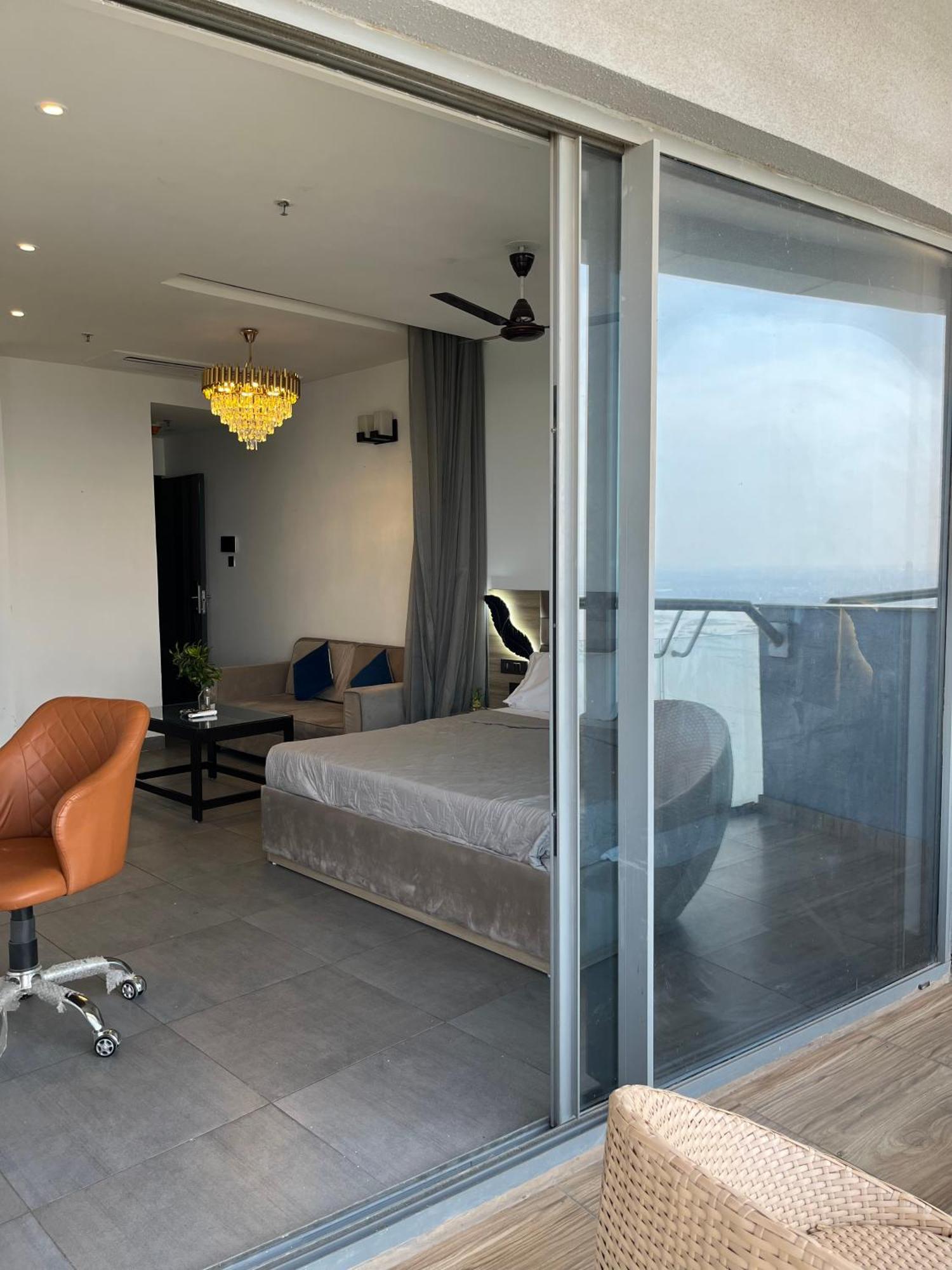 Supertech Supernova Noida Apartment *