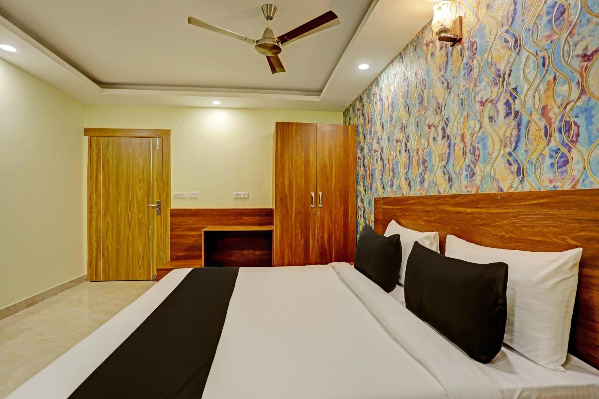 Citymax Walk A Family - Delhi Airport 4*
