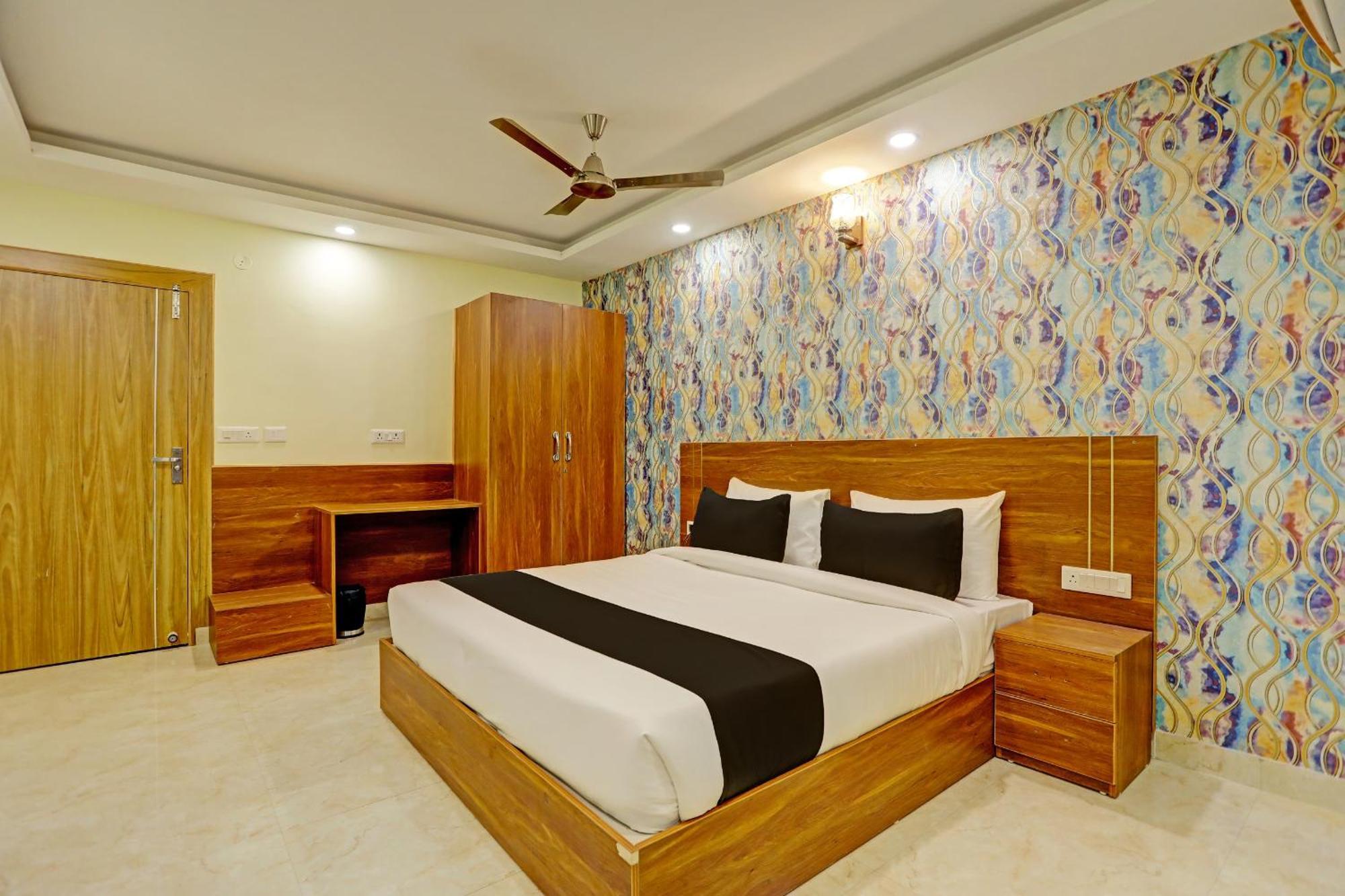 Citymax Walk A Family - Delhi Airport 4* New Delhi