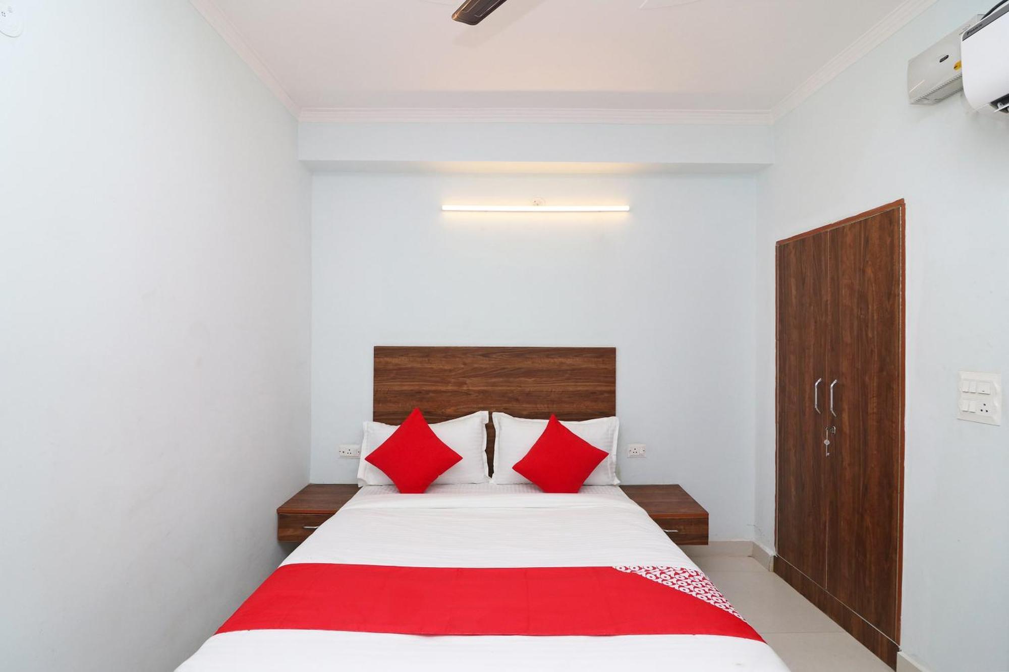 Super O Sathguru Residency Near New Ashok Nagar Metro Station Hotel 4*