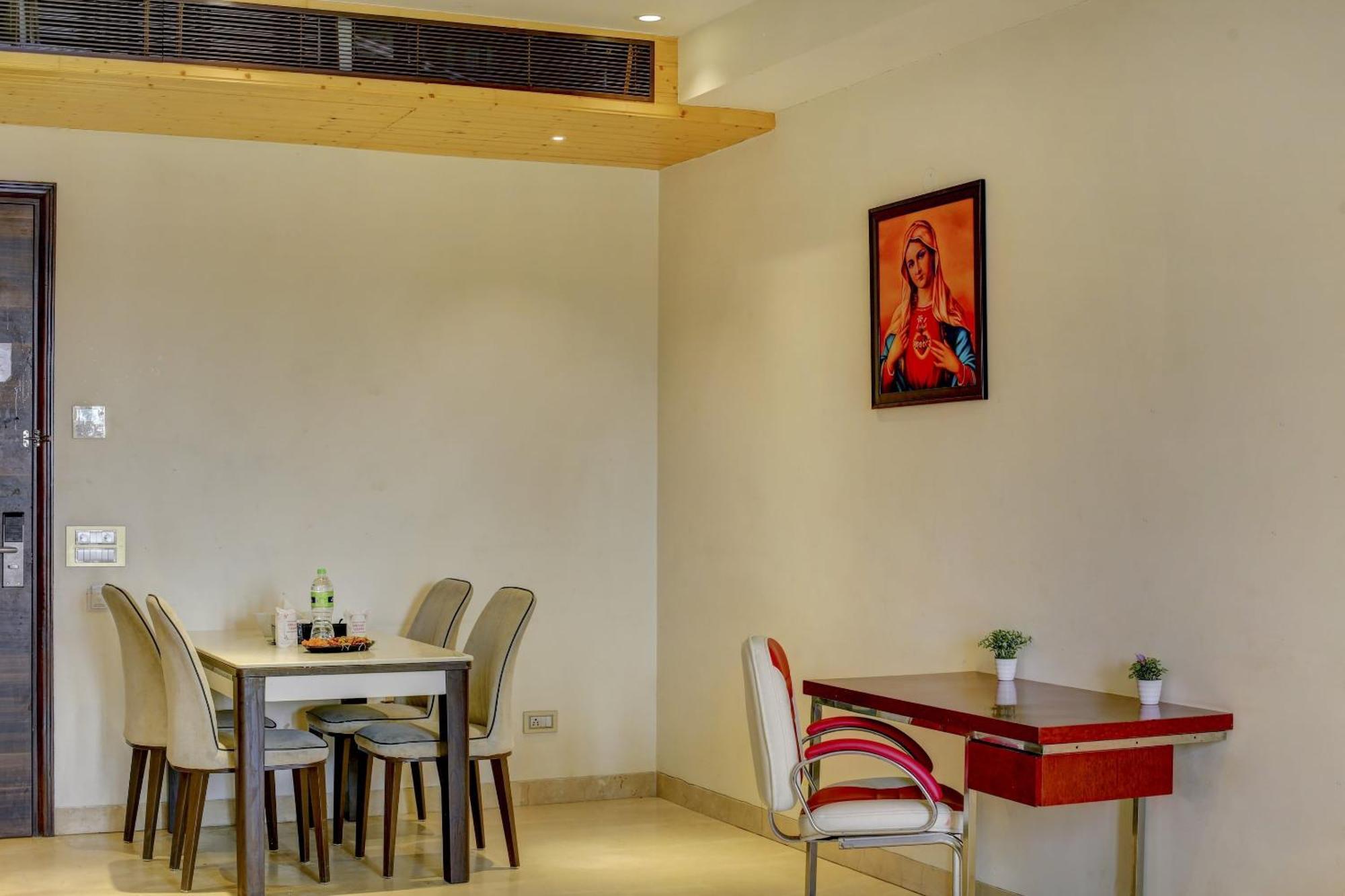 Townhouse Oak C Pearls Hotel Delhi (National Capital Territory of India)