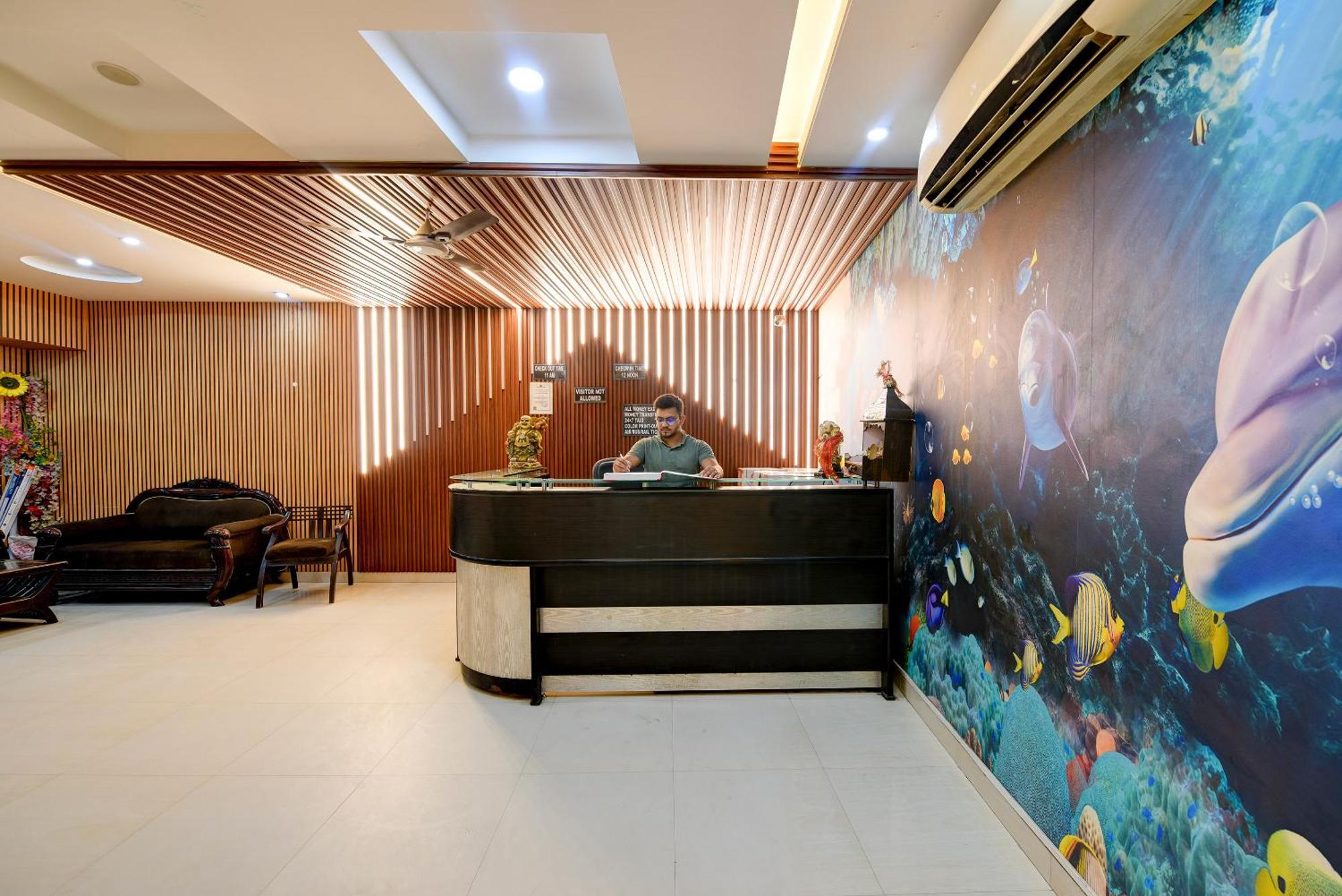 Galaxy Near Delhi Airport Hotel