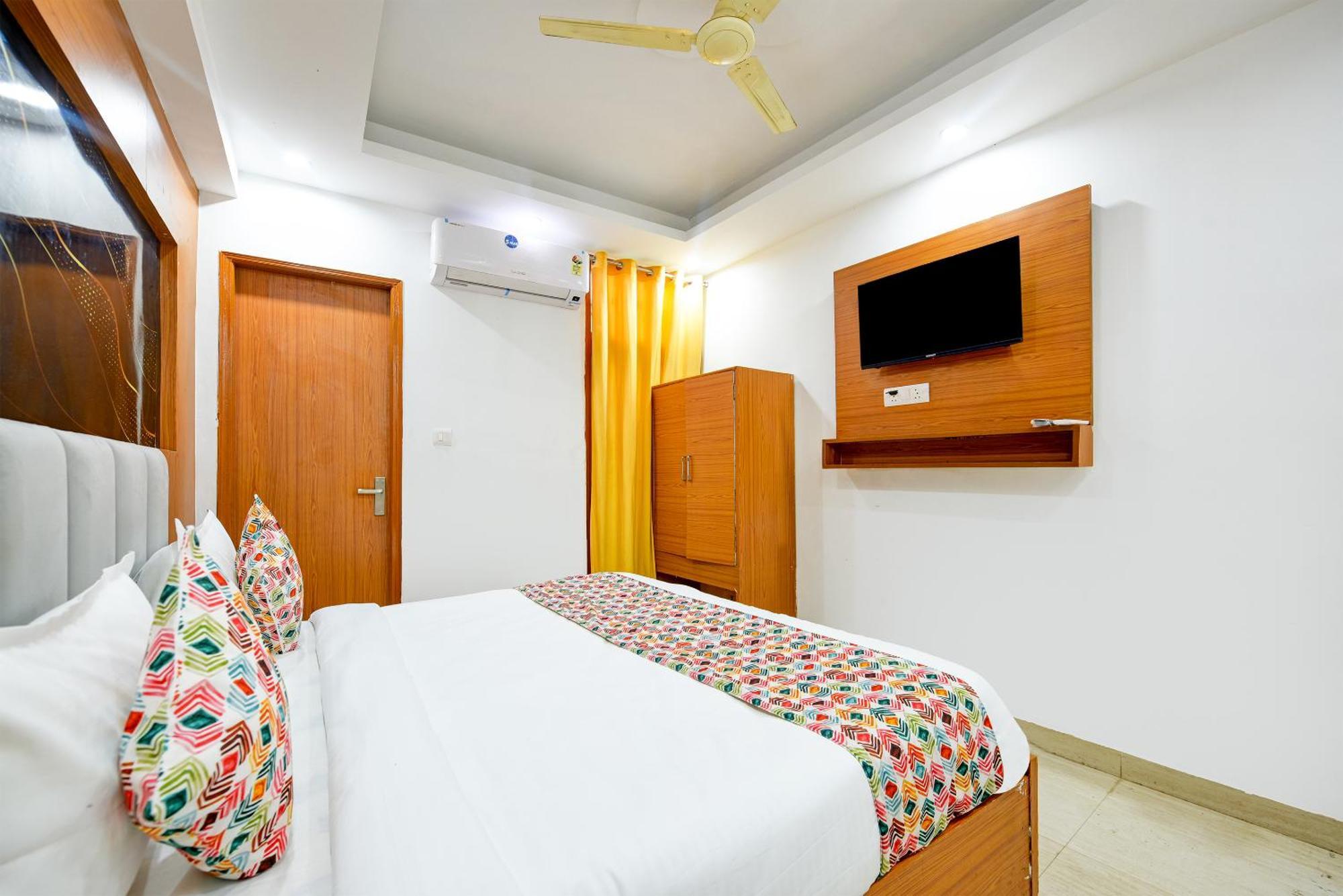 Hotel Galaxy Near Delhi Airport