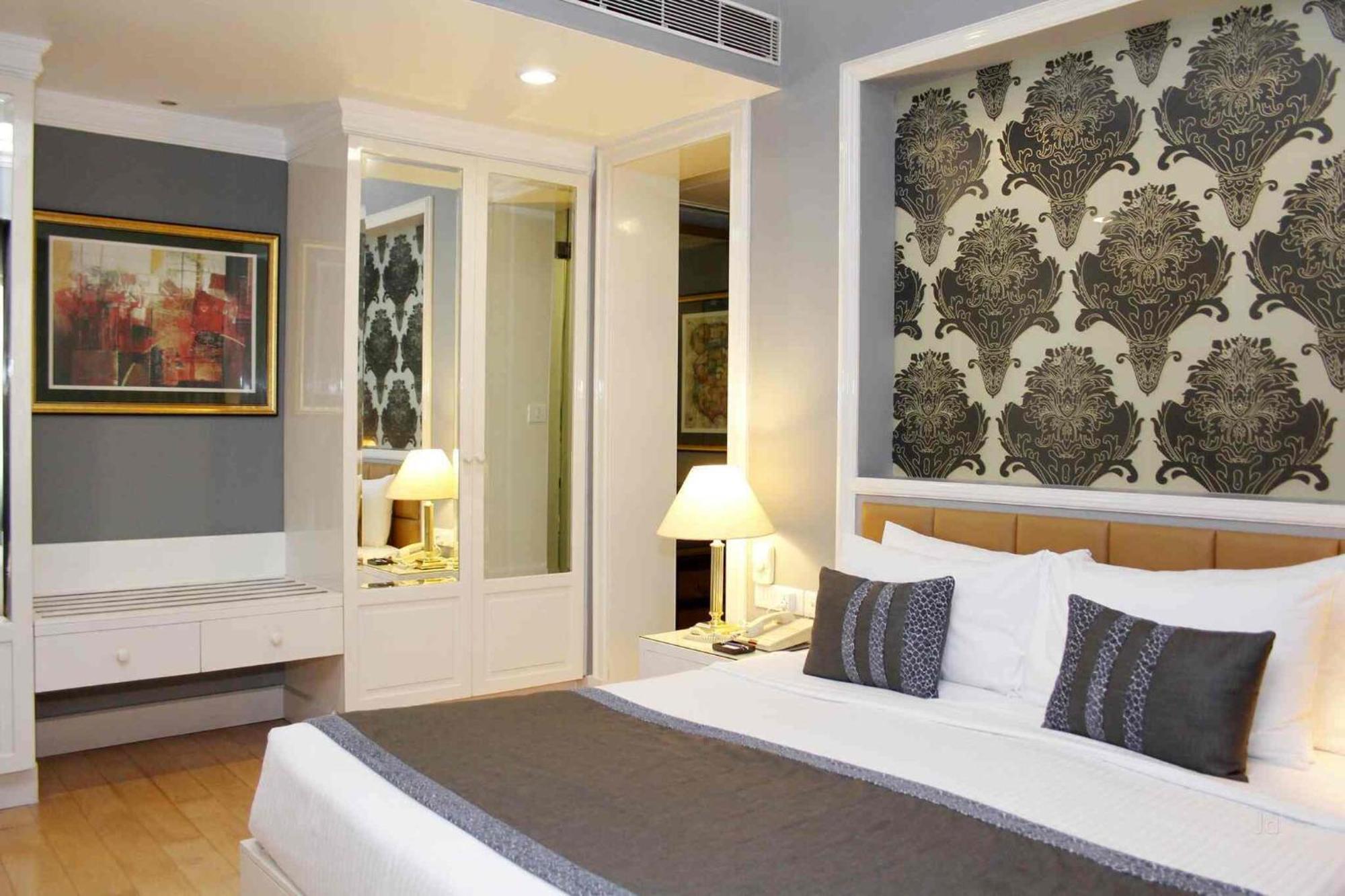Ebony Near Delhi Airport By Gross Group