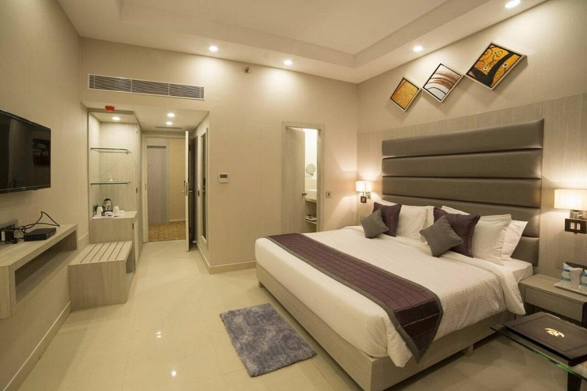 Saros Near Delhi Airport By Gross Group 4* New Delhi
