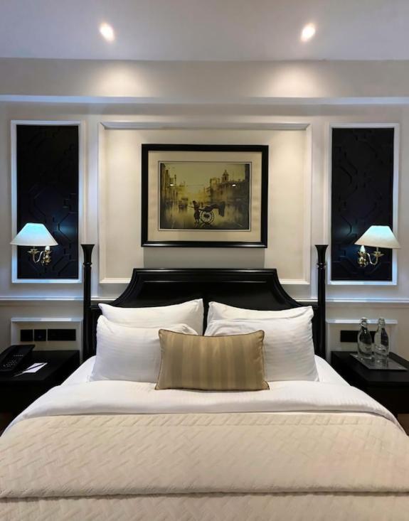 Hotel Ebony Near Delhi Airport By Gross Group