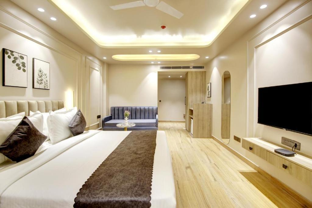 Cloud International Near Igi Airport Hotel