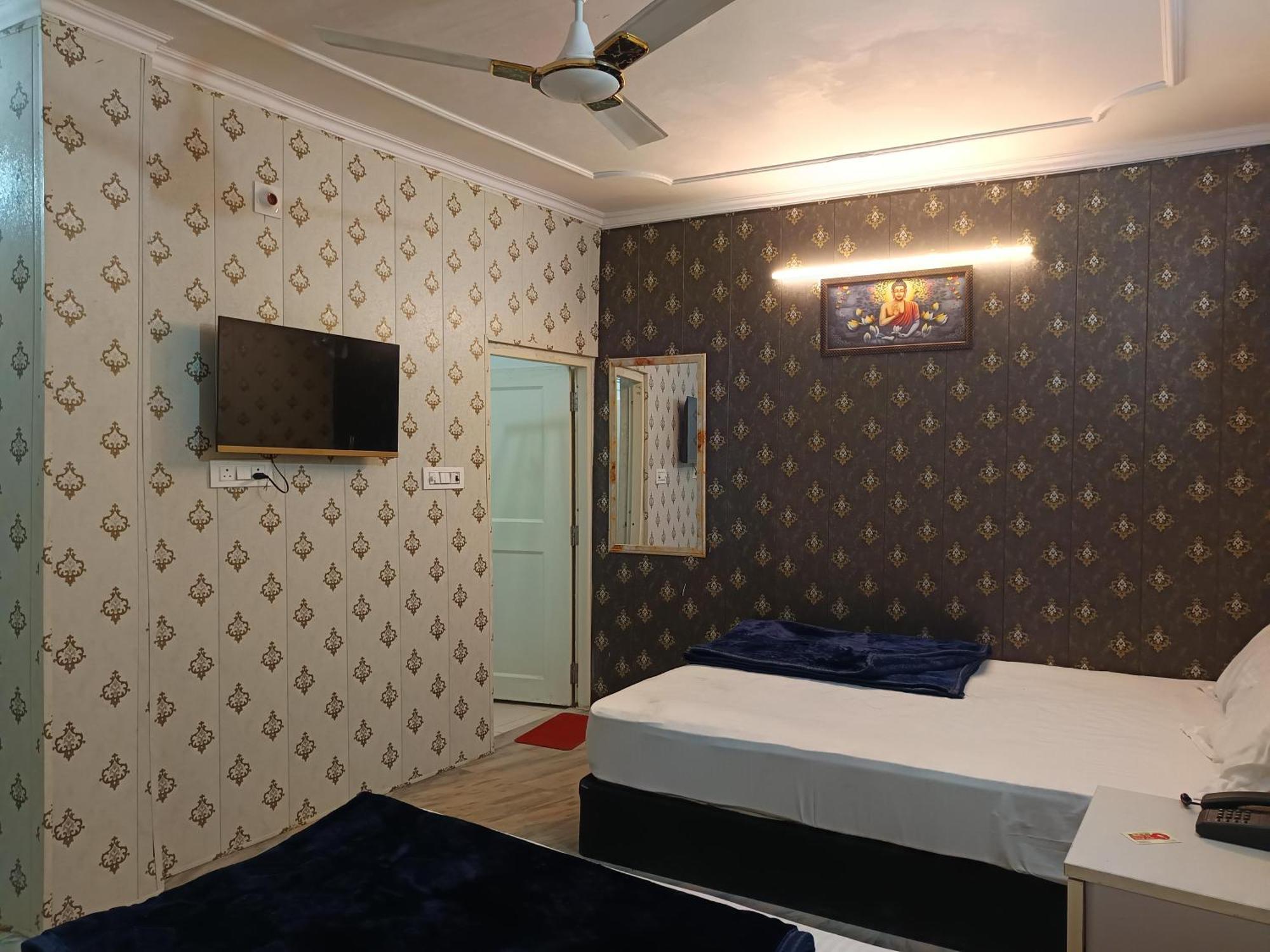 Haveli Heritage --- 200 Meters From Nizamuddin Railway Station Hotel 3*