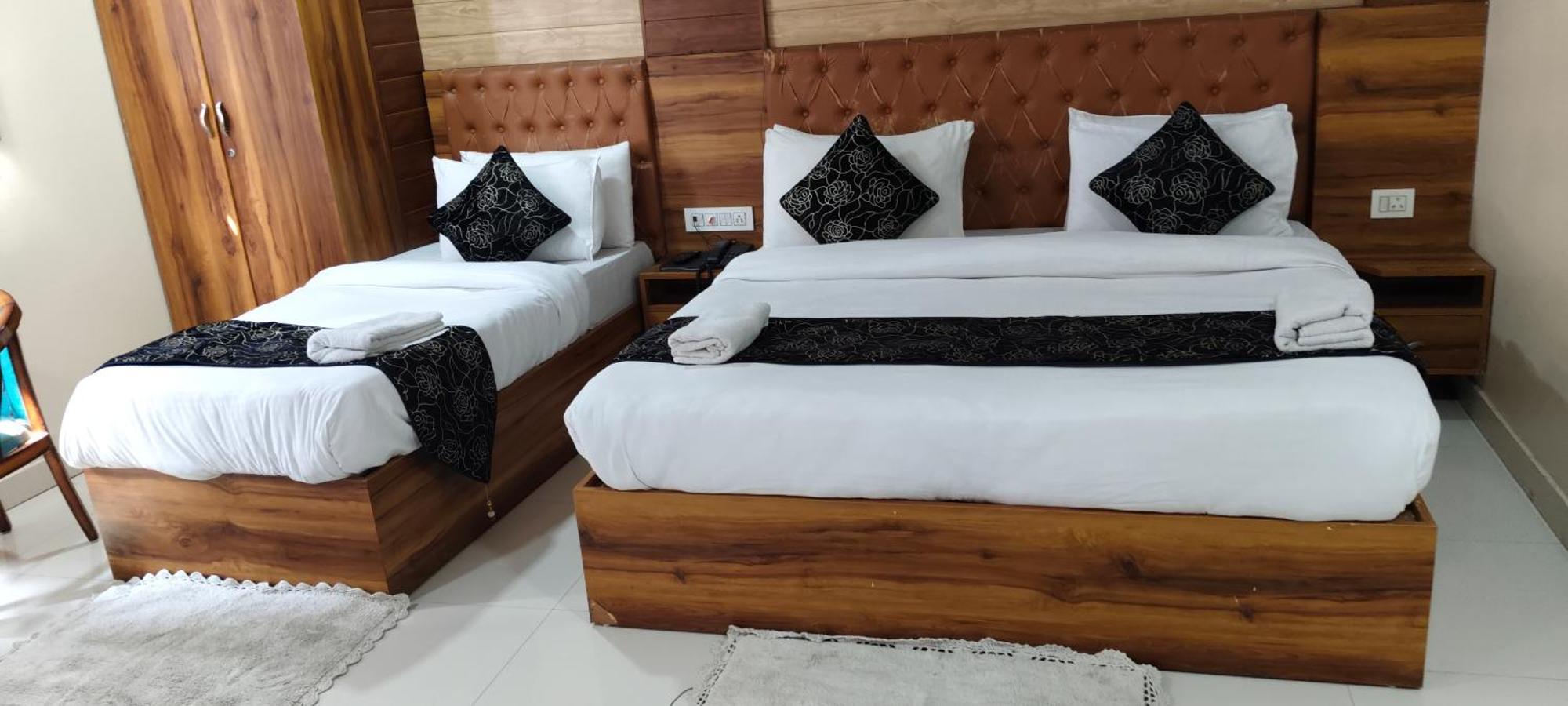 The Paramont Plaza Igi Airport 4* New Delhi