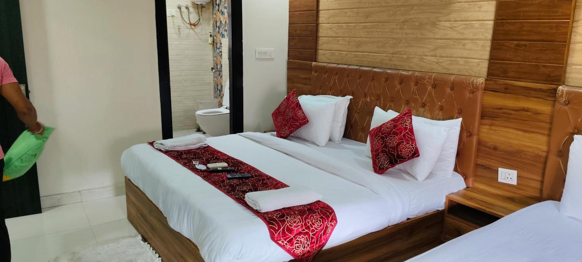 The Paramont Plaza Igi Airport 4* Nova Deli