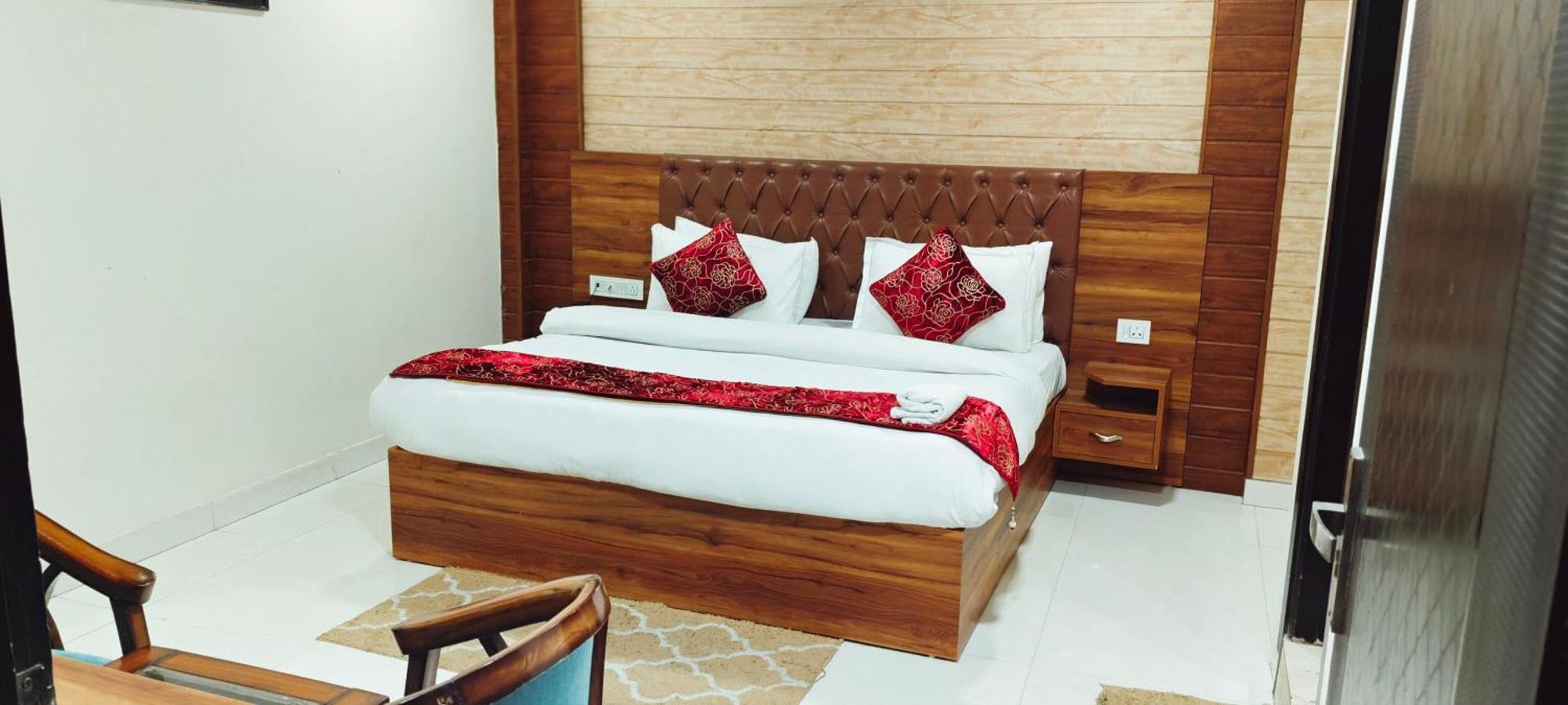 The Paramont Plaza Igi Airport New Delhi