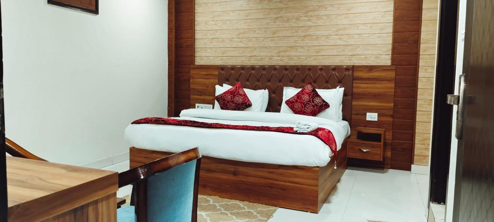 The Paramont Plaza Igi Airport Hotel 4*