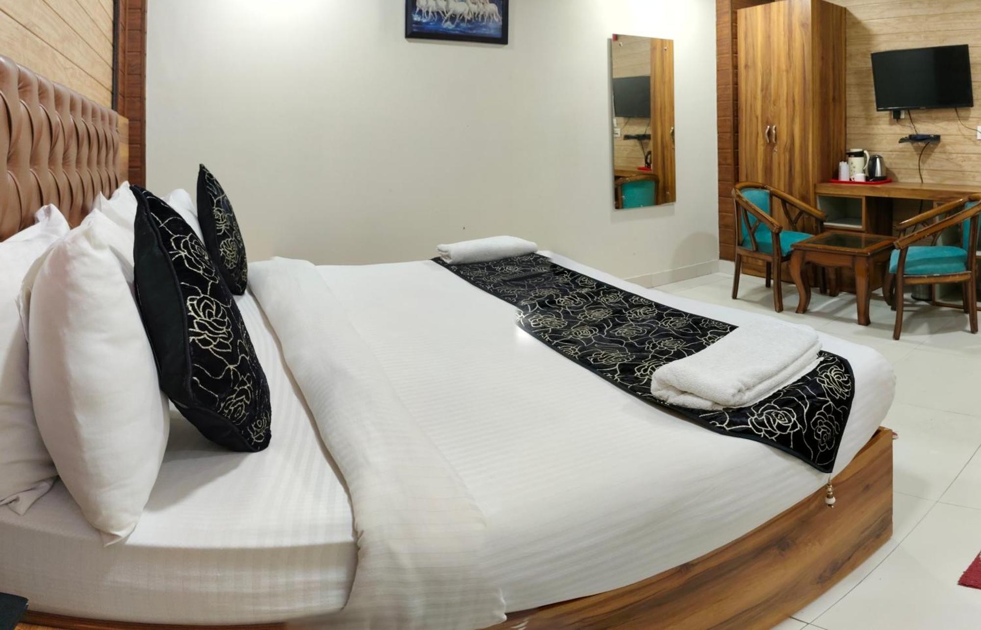 The Paramont Plaza Igi Airport Hotel 4*