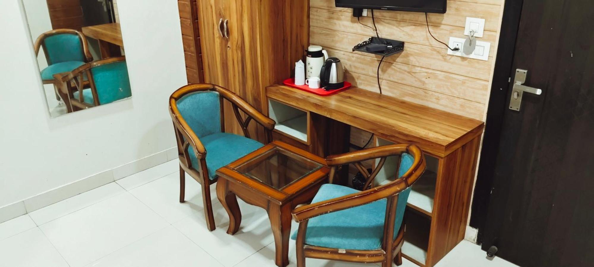 The Paramont Plaza Igi Airport 4* Nova Deli