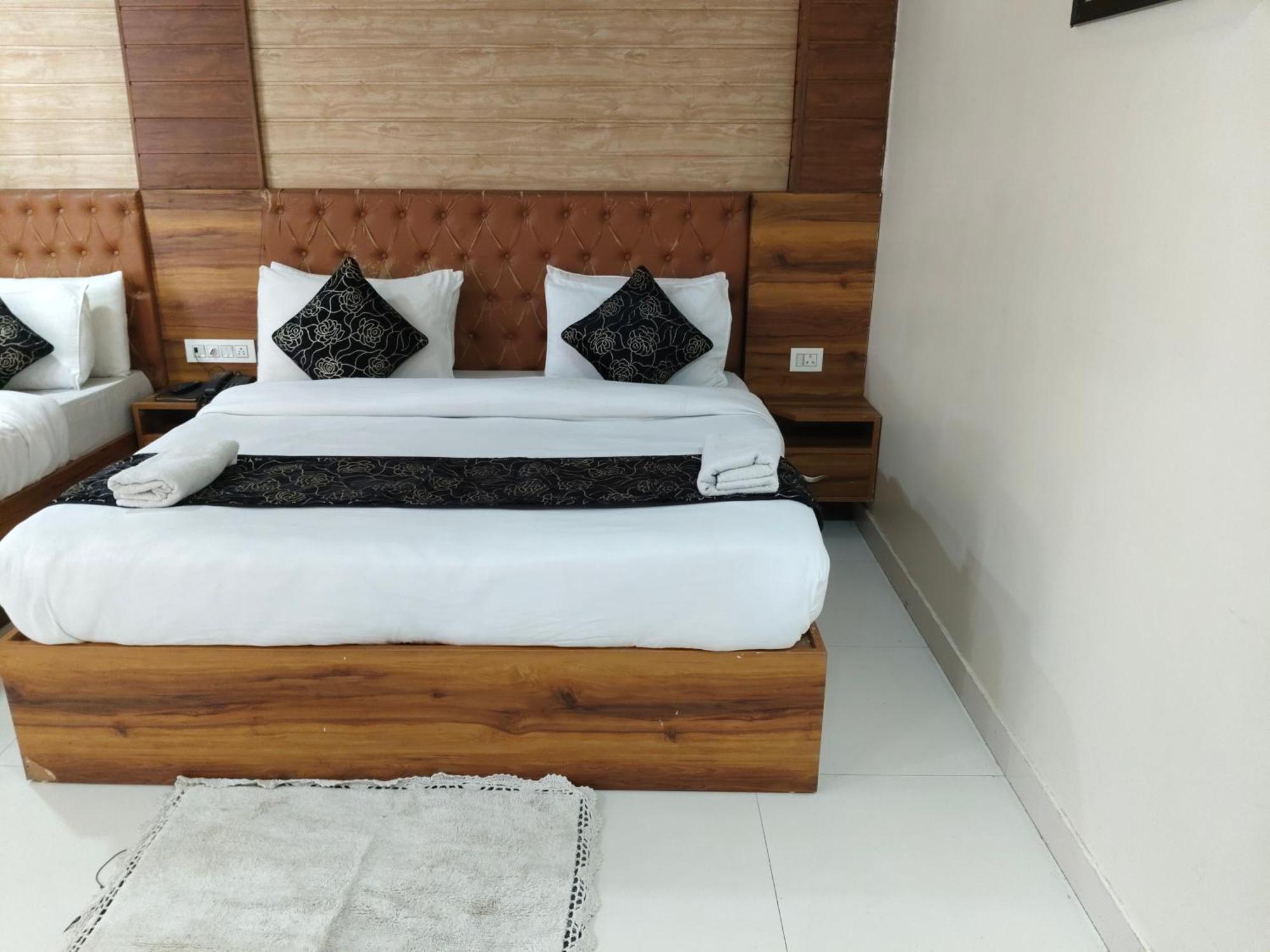 The Paramont Plaza Igi Airport