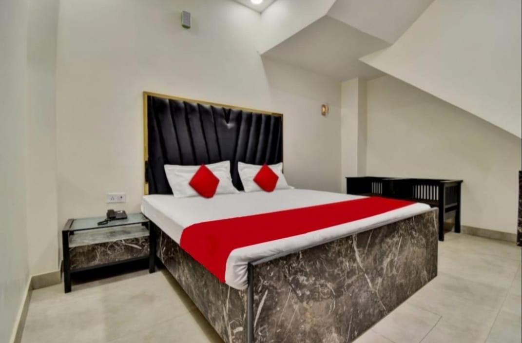 Sukoon - Ramesh Nagar Hotel 3*