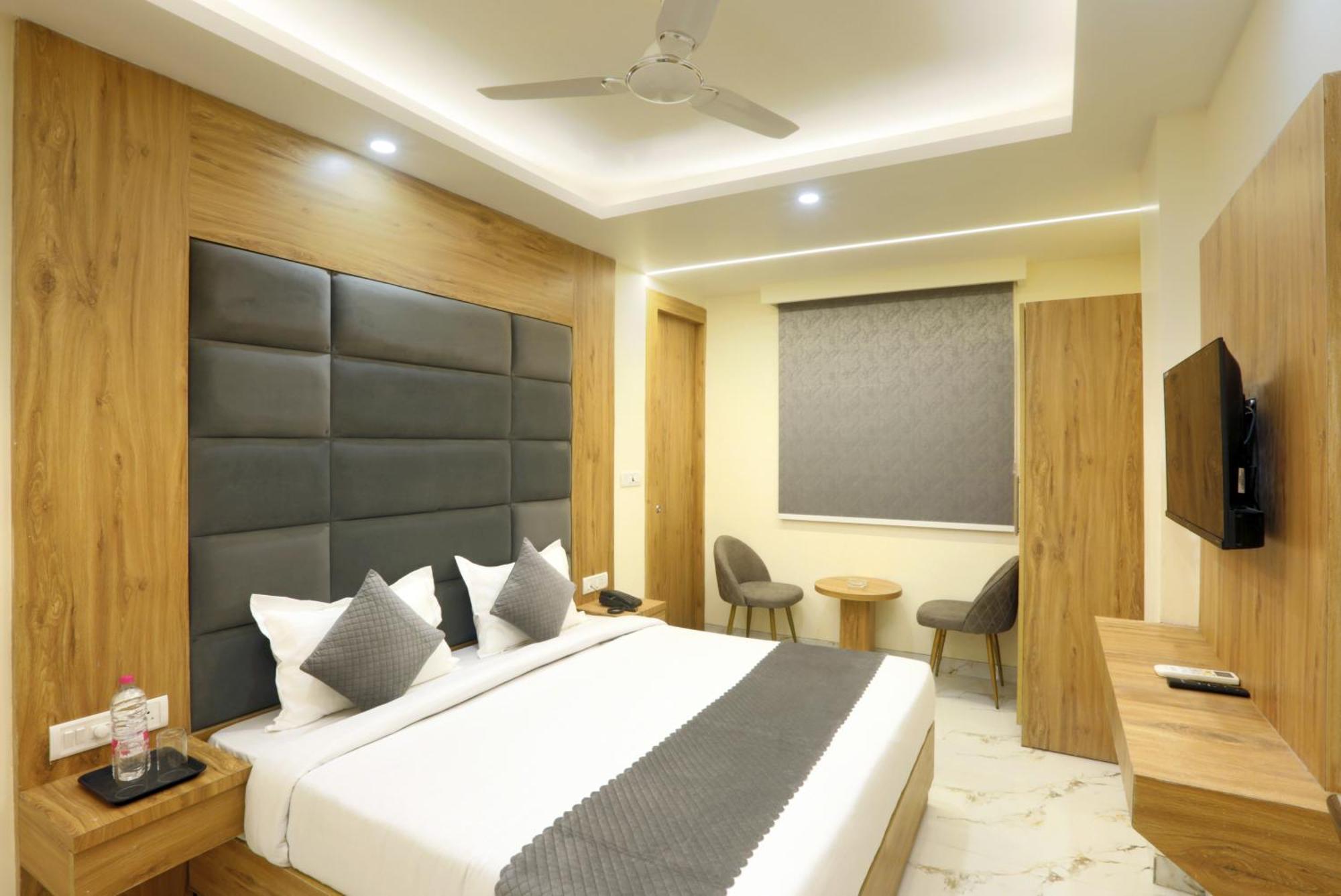 Hotel New Luxx - Near Igi Airport 3*