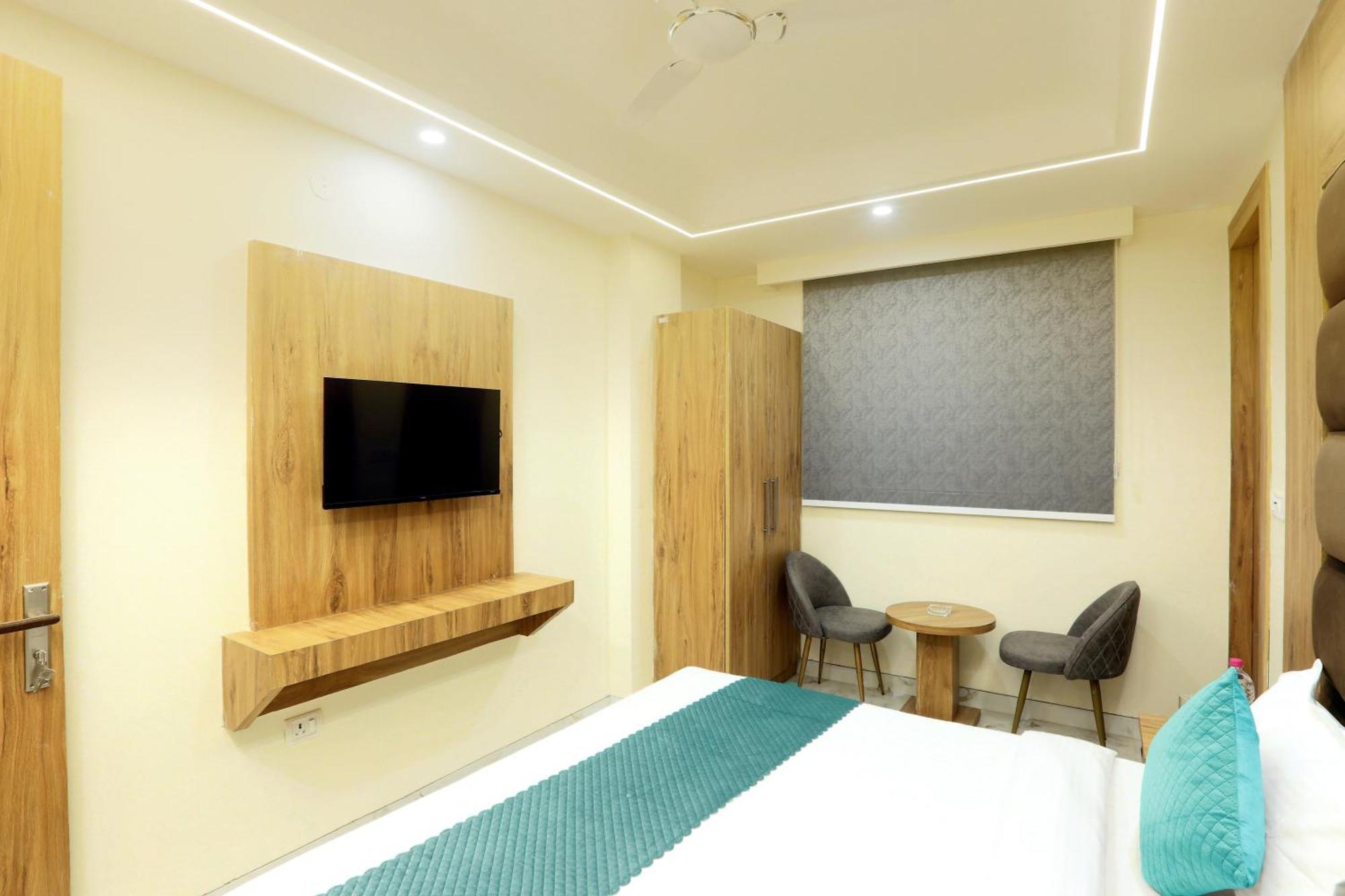 New Luxx - Near Igi Airport 3*