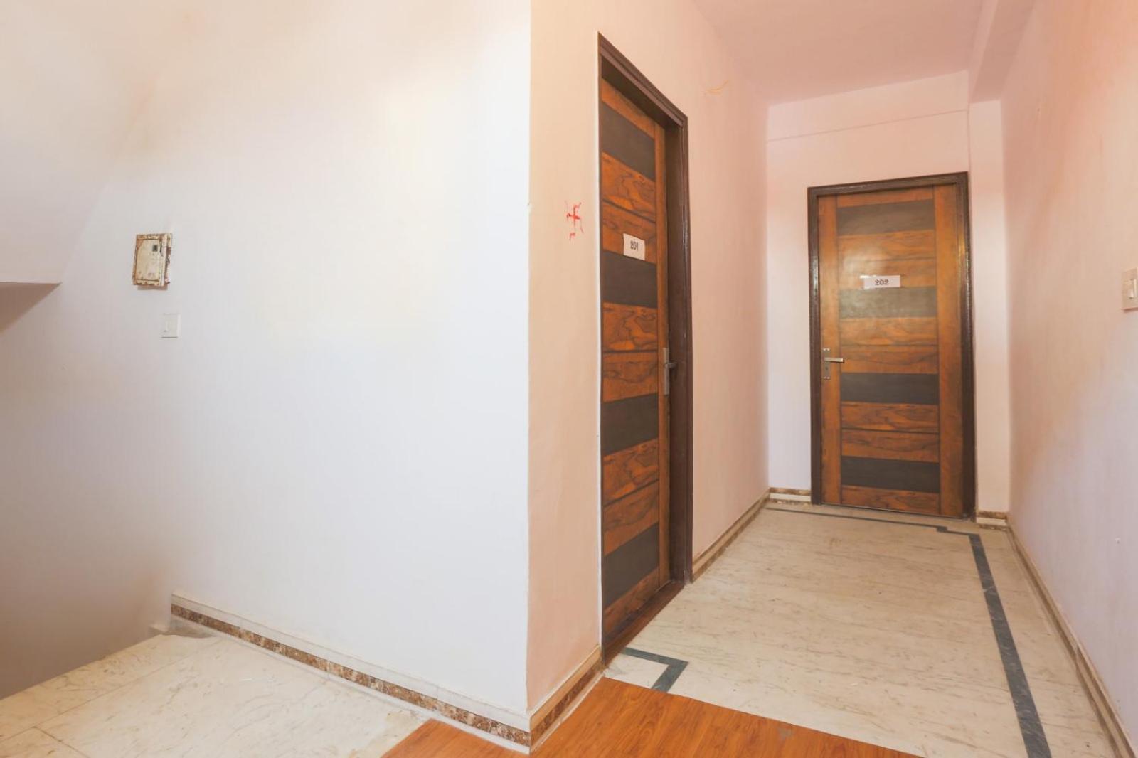 Guest house Flips With Mykonos New Delhi