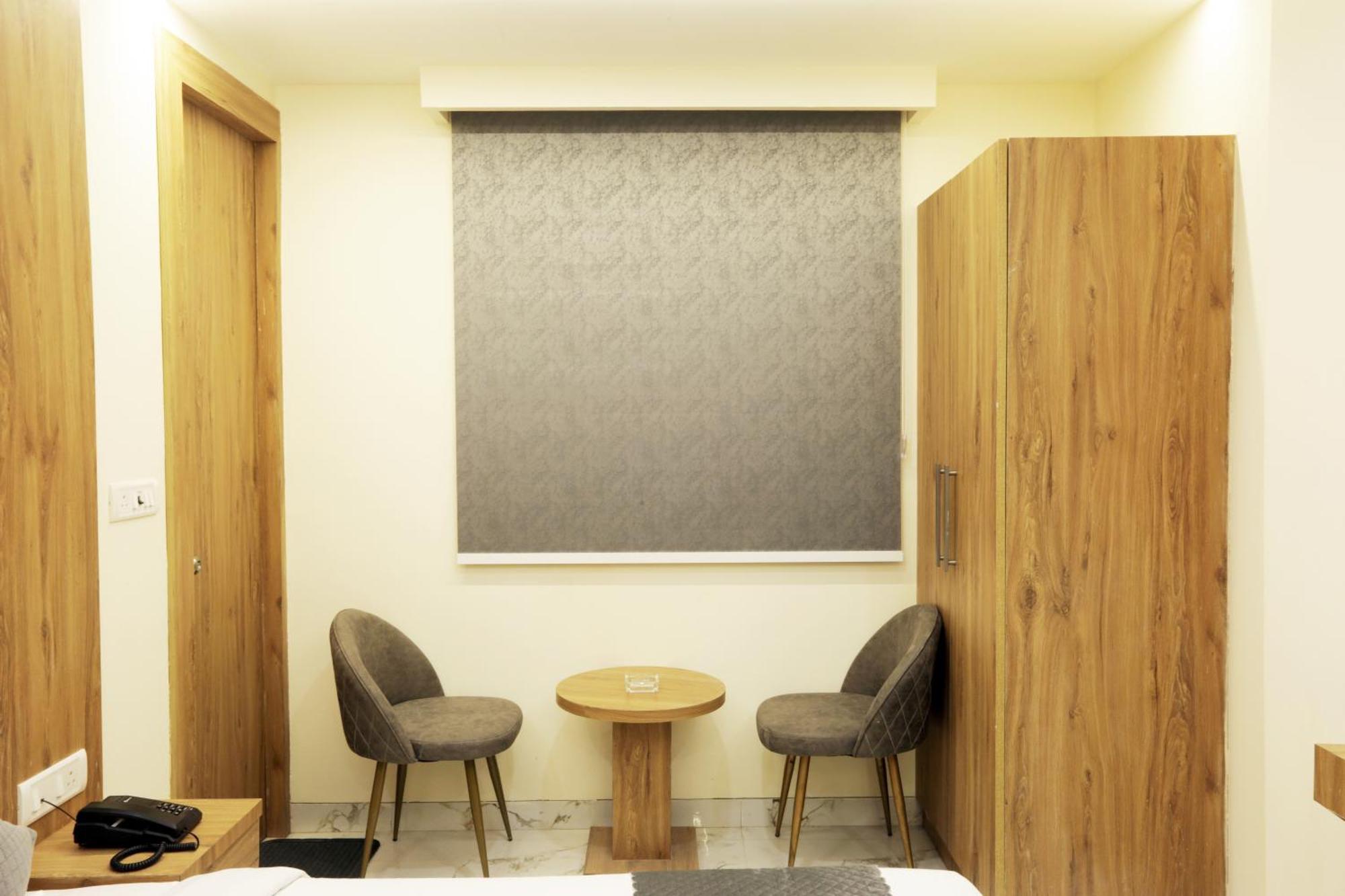 New Luxx - Near Igi Airport Hotel Nova Deli