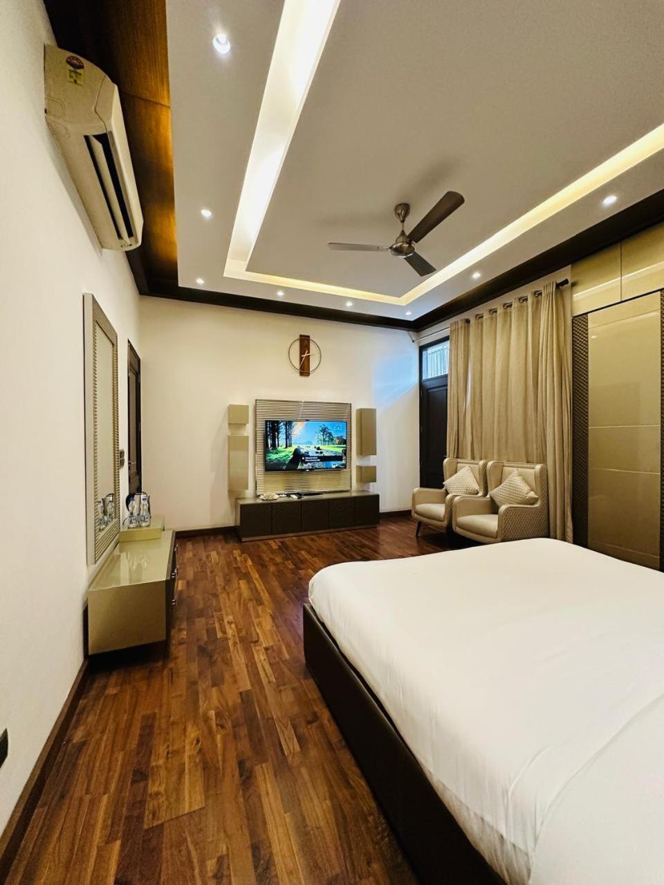 Jpm Home's With Luxury New Delhi