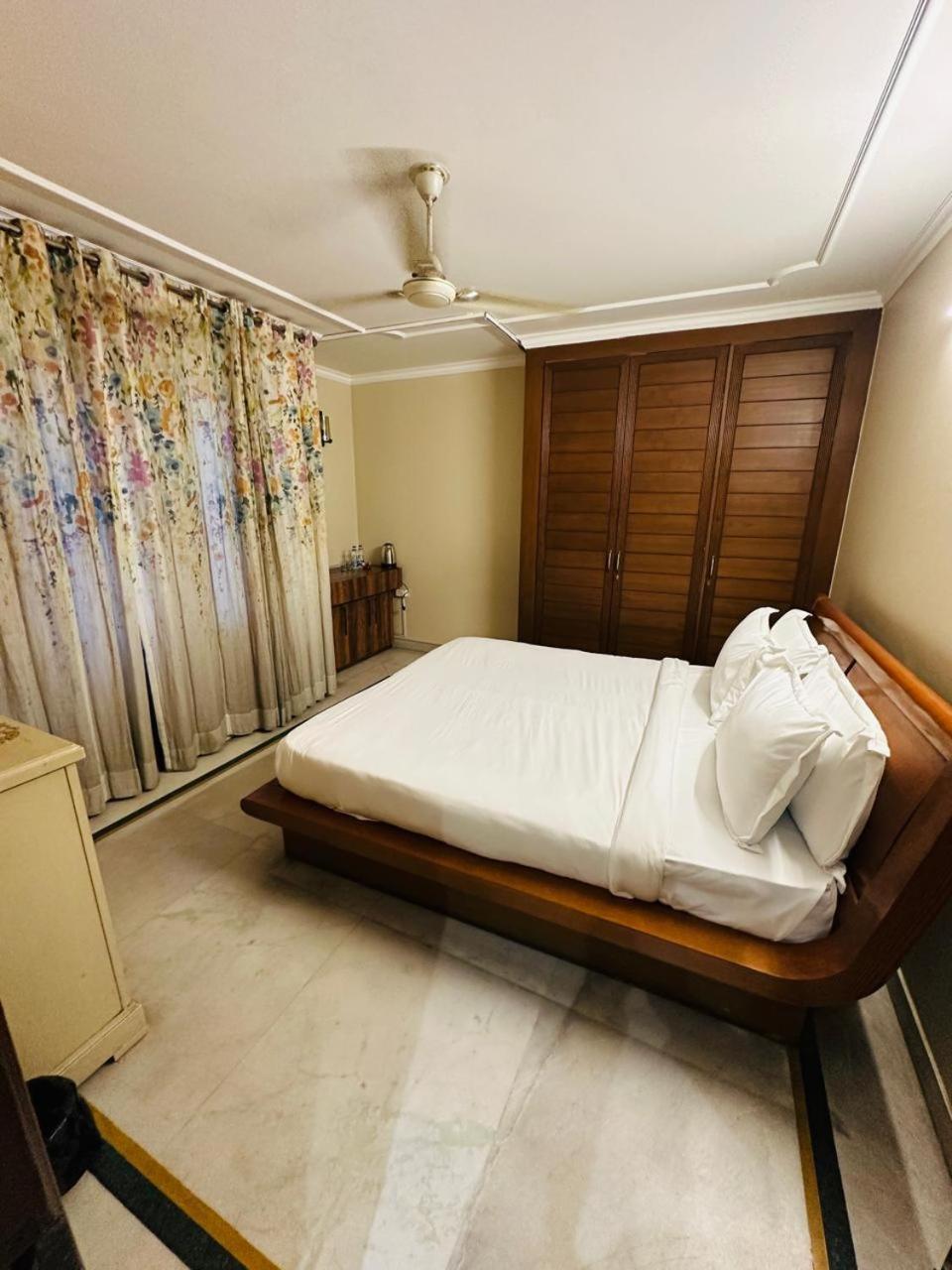 Jpm Home's With Luxury * New Delhi