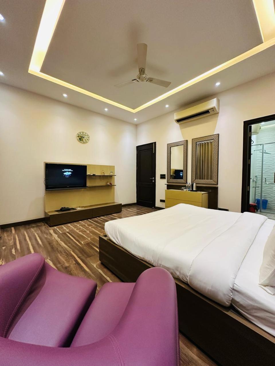Jpm Home's With Luxury * New Delhi