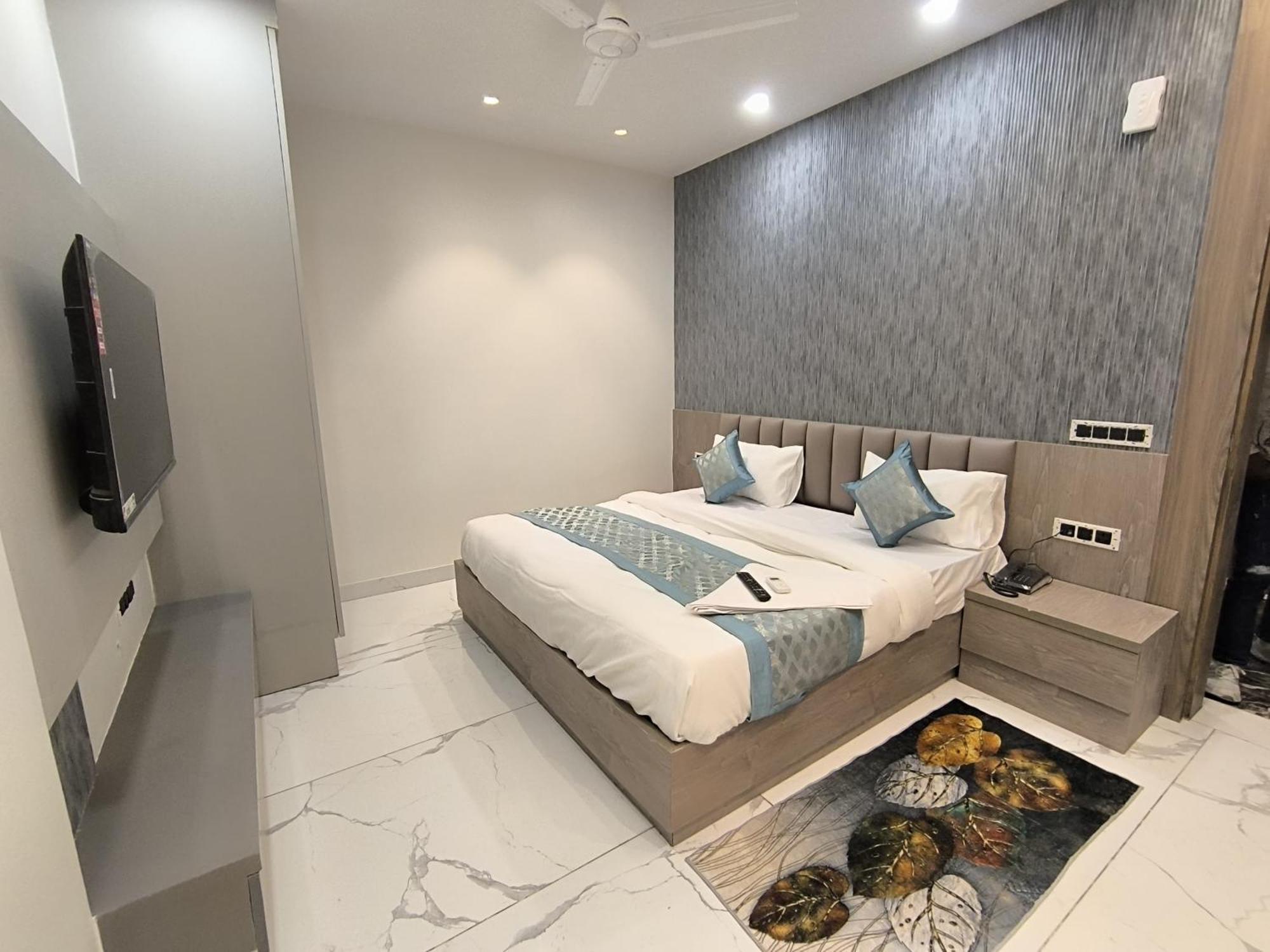 Super Hotel Royal Inn Satya Niketan - Couple Friendly Hotel Nova Deli
