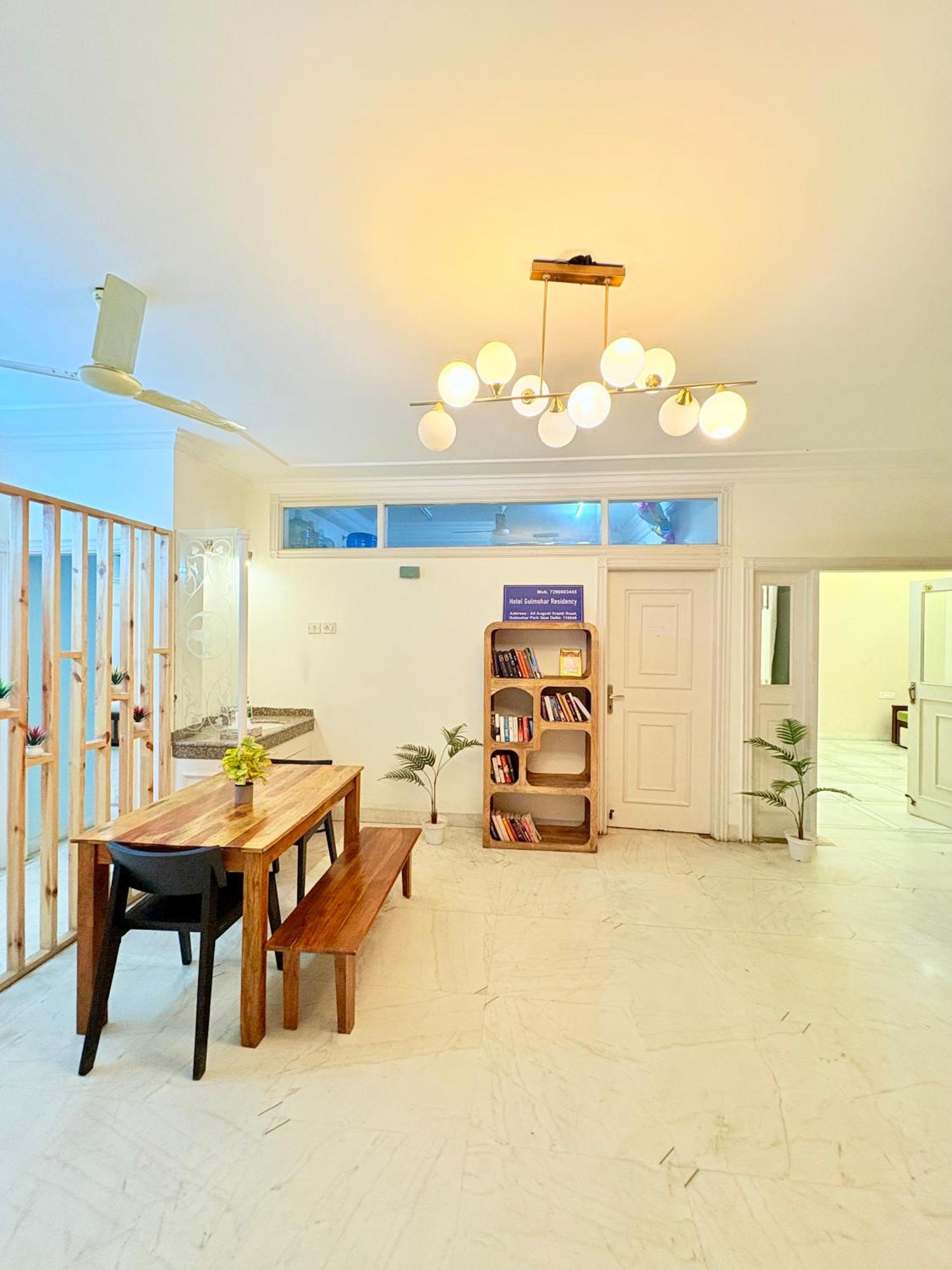 Gulmohar Residency, Hauz Khas New Delhi, Couple Friendly 3* New Delhi