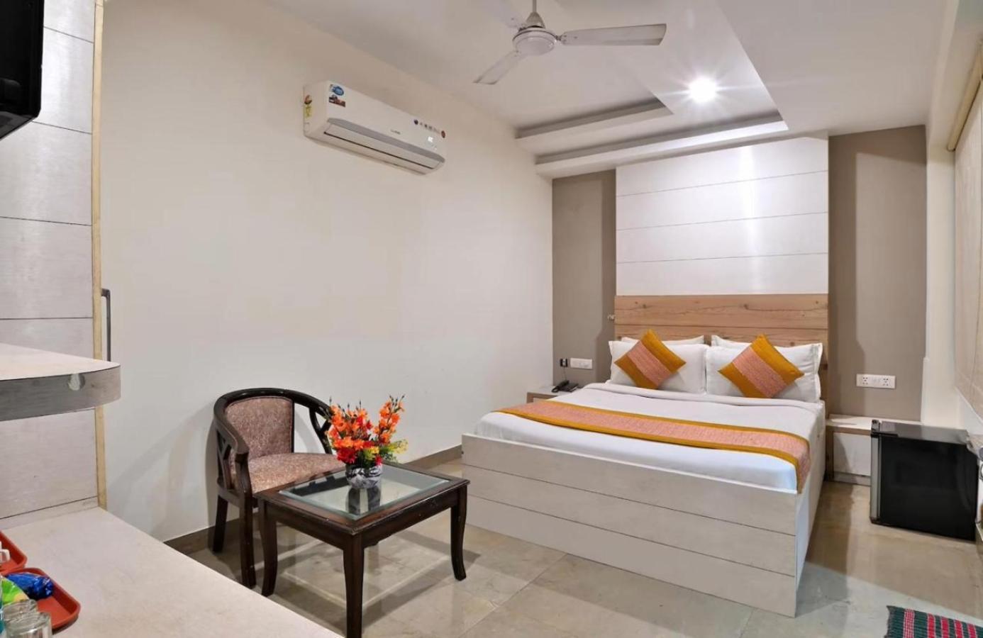 Good Luck By Jmd Group Near Delhi Igi Airport Hotel