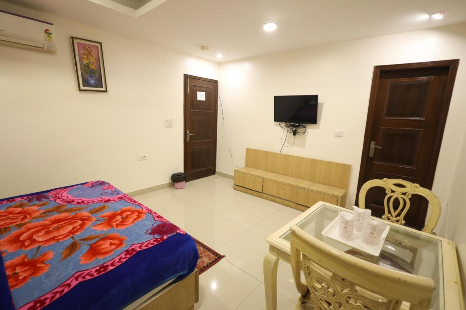 Hotel Paramont Airport