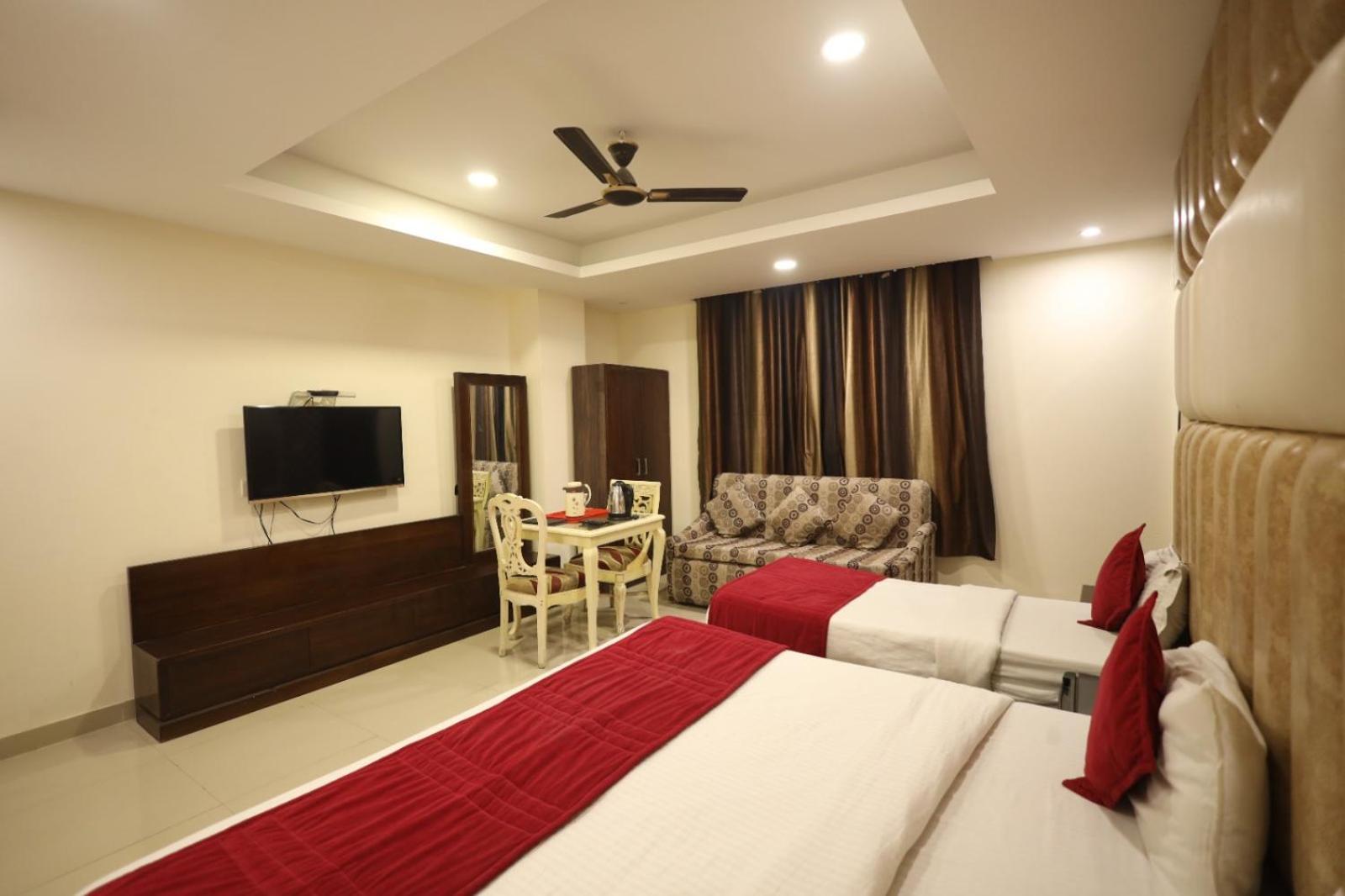 Hotel Paramont Airport