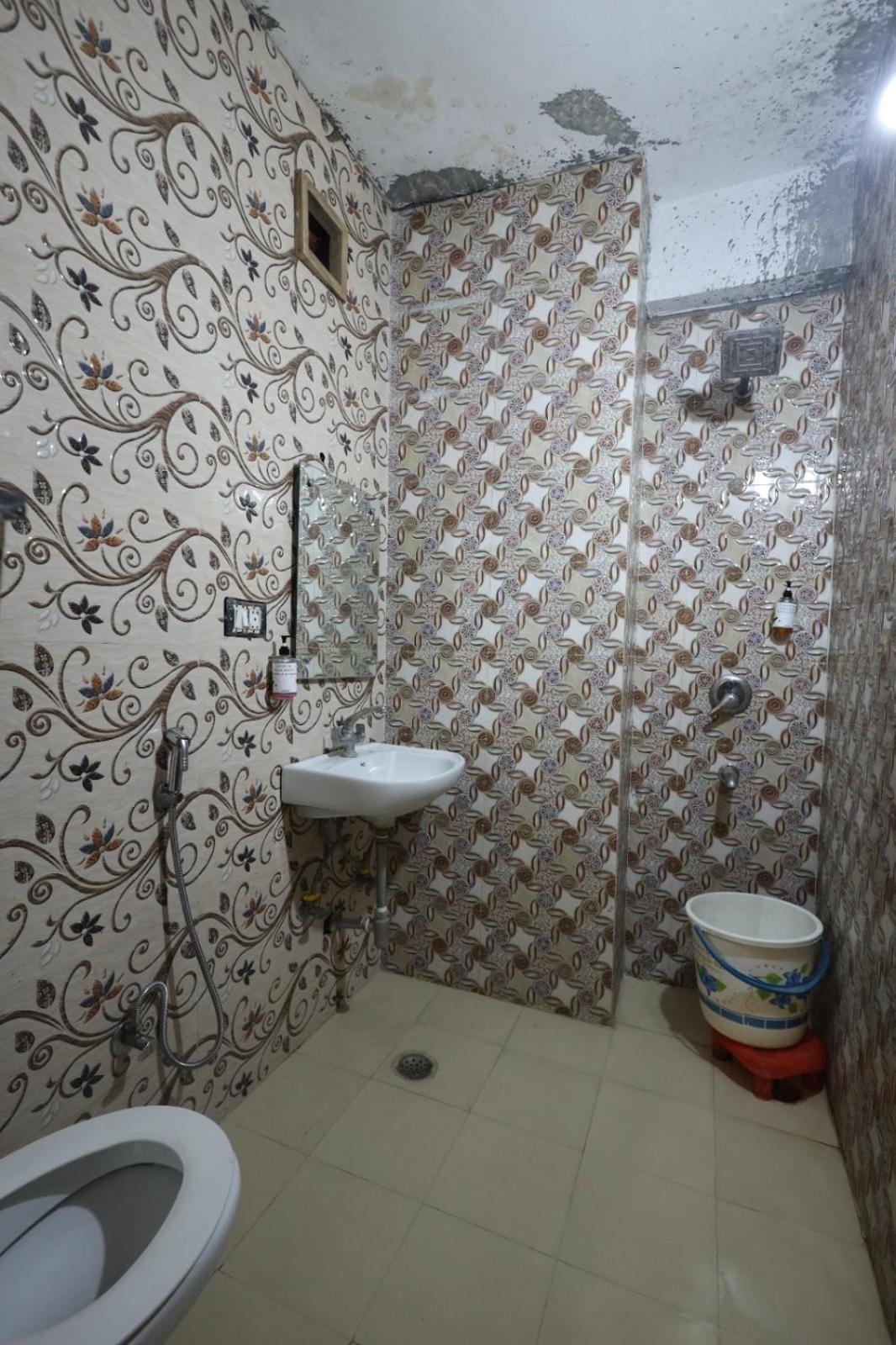 Paramont Airport Hotel New Delhi