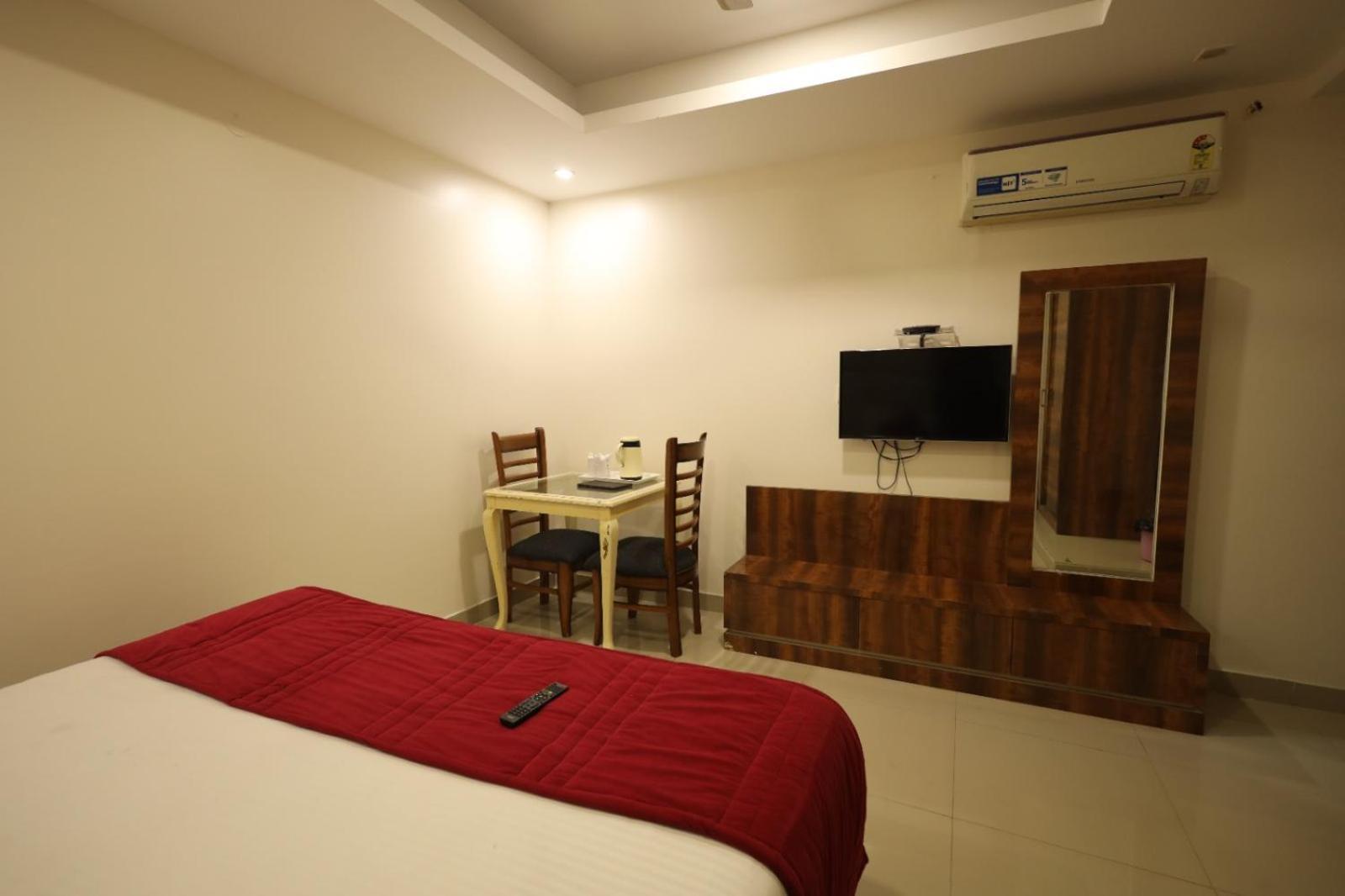 Hotel Paramont Airport