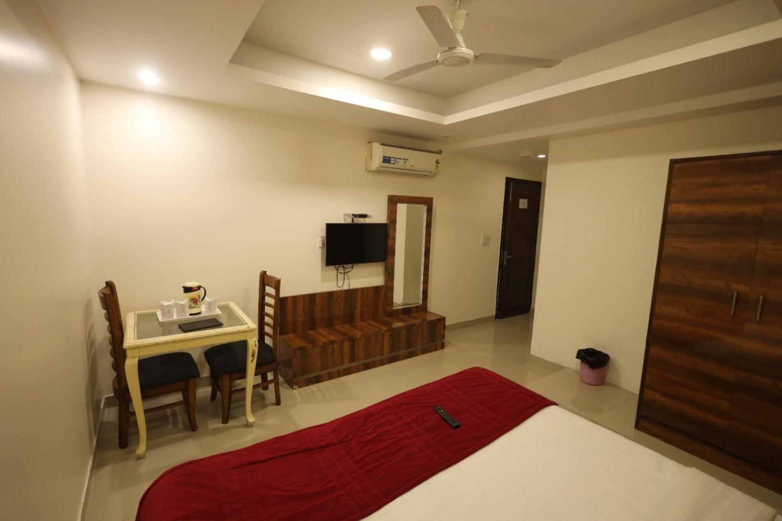 Paramont Airport Hotel New Delhi