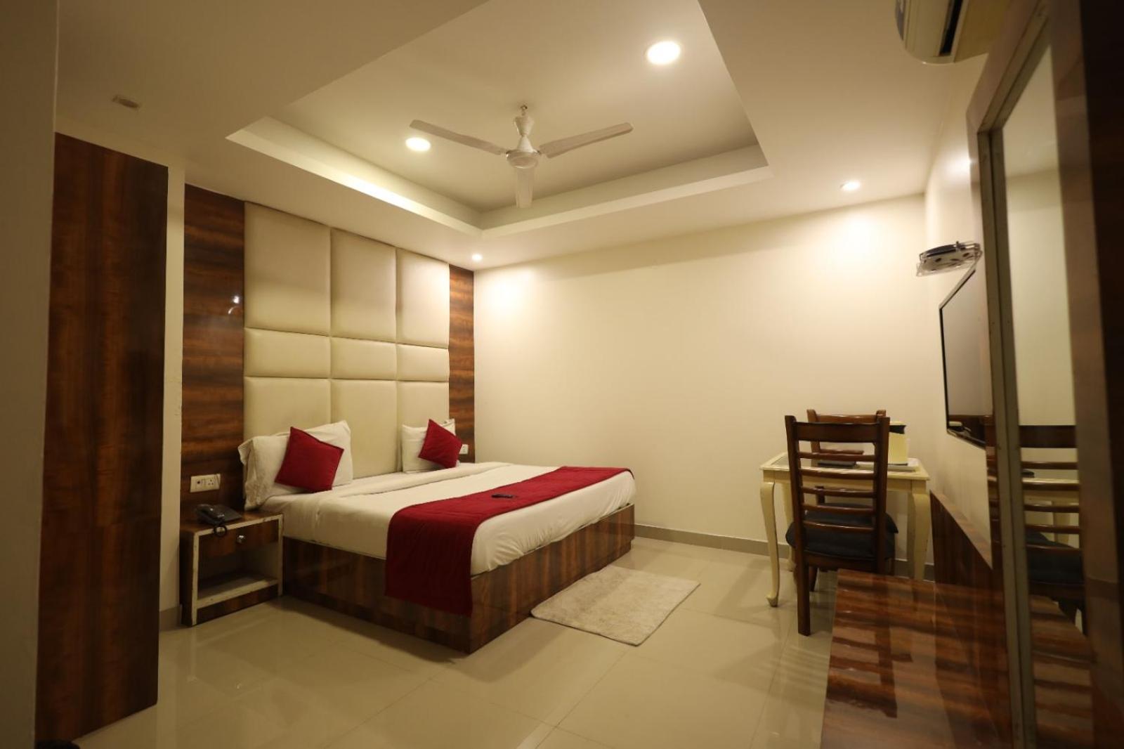 Paramont Airport Hotel New Delhi