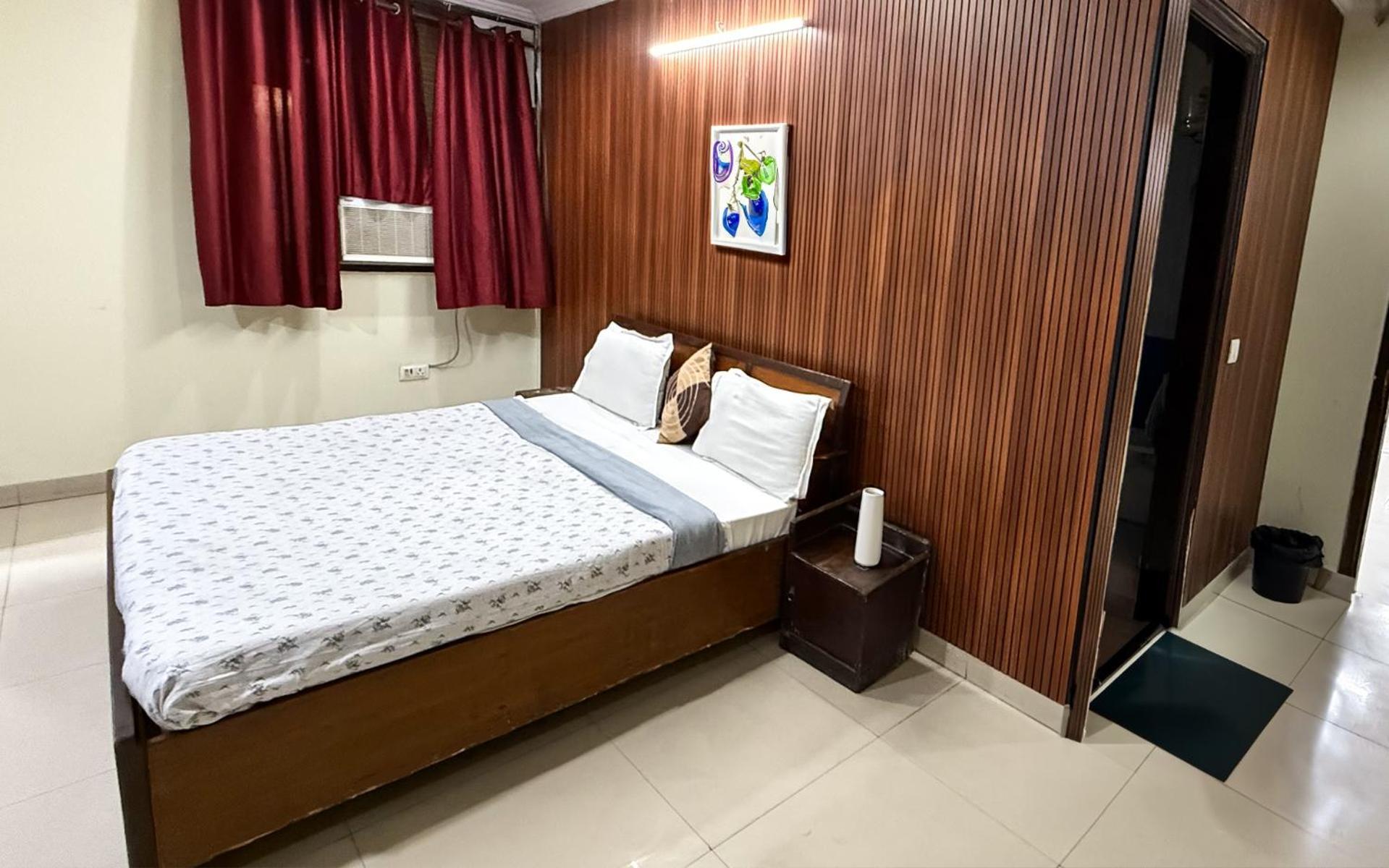 Hotel J Joy - Karol Bagh