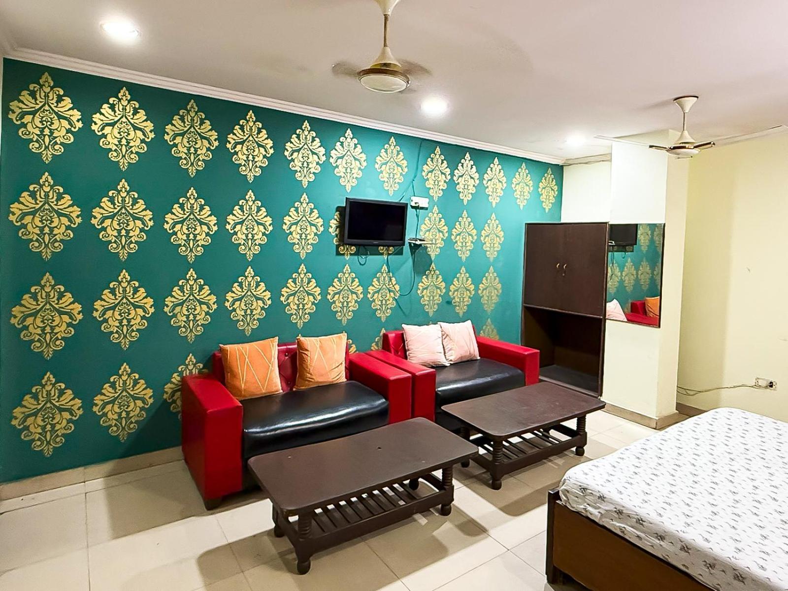 Hotel J Joy - Karol Bagh