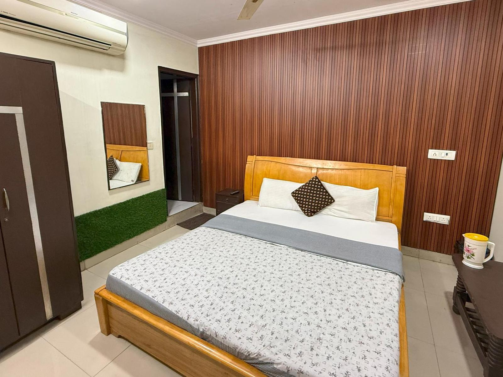 J Joy - Karol Bagh 3*