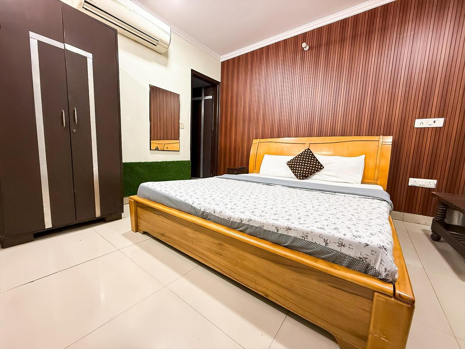 J Joy - Karol Bagh Hotel 3*