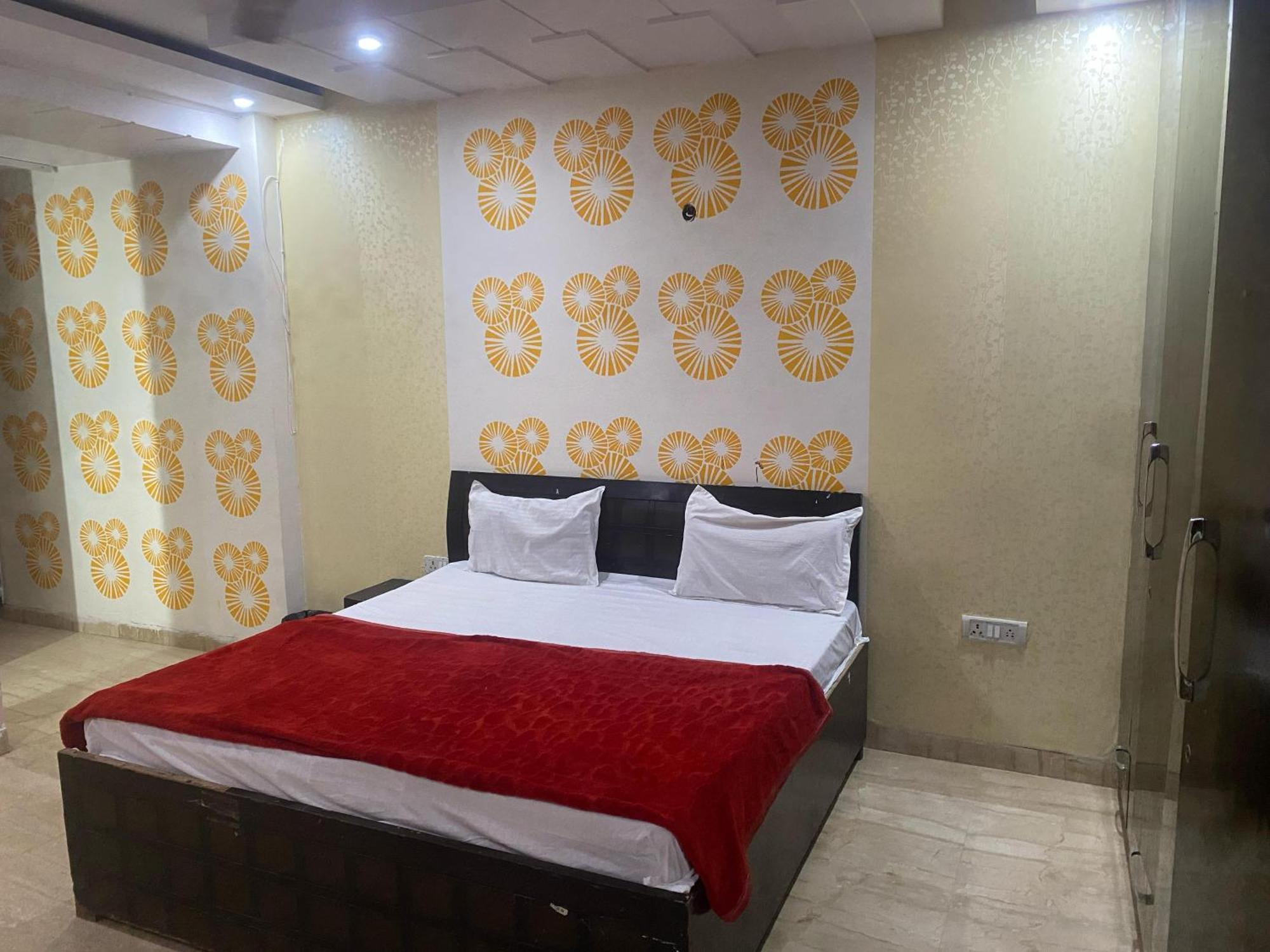 Pari Residency Hotel New Delhi