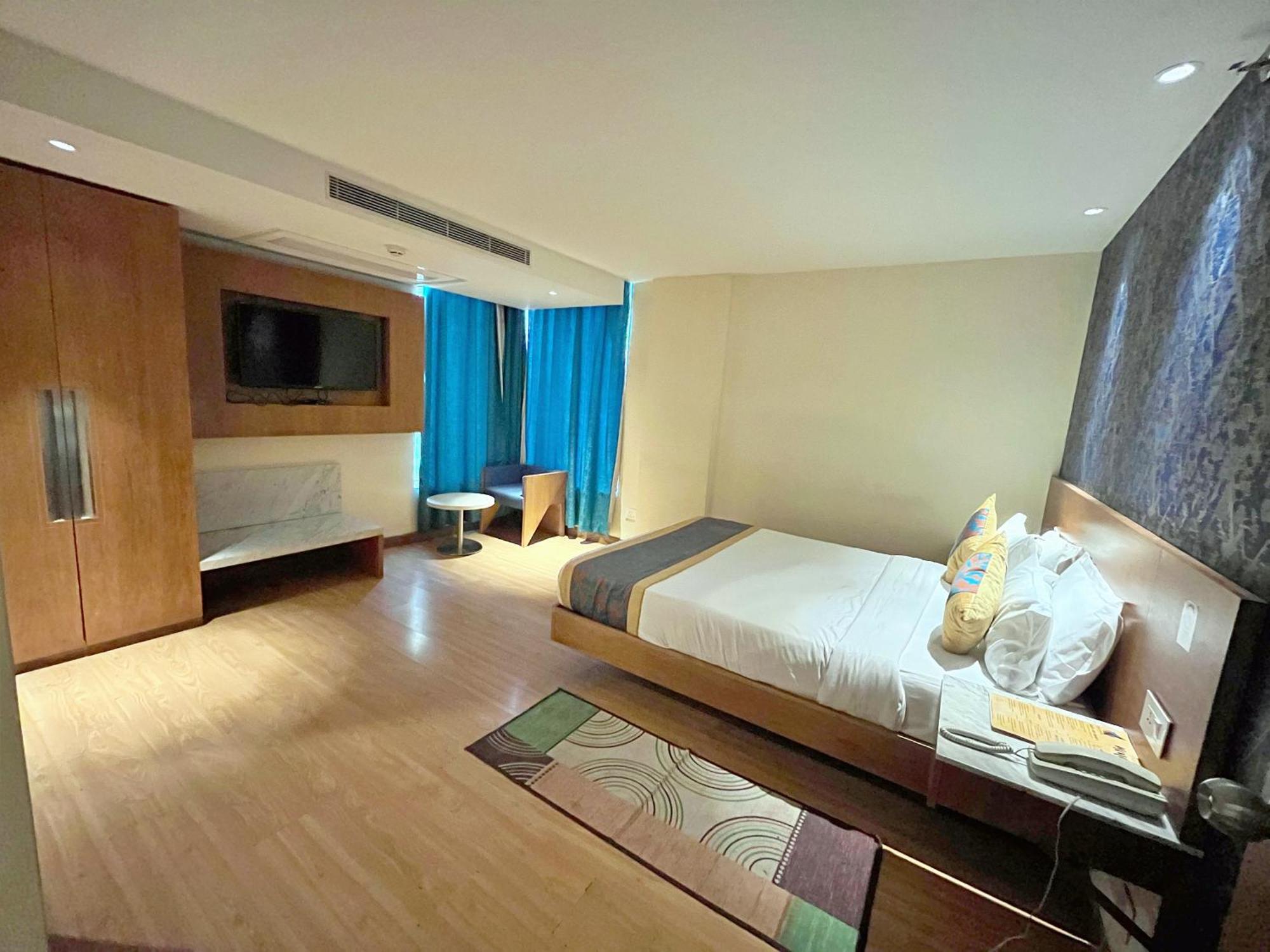 The Orion Plaza - Nehru Place Hotel